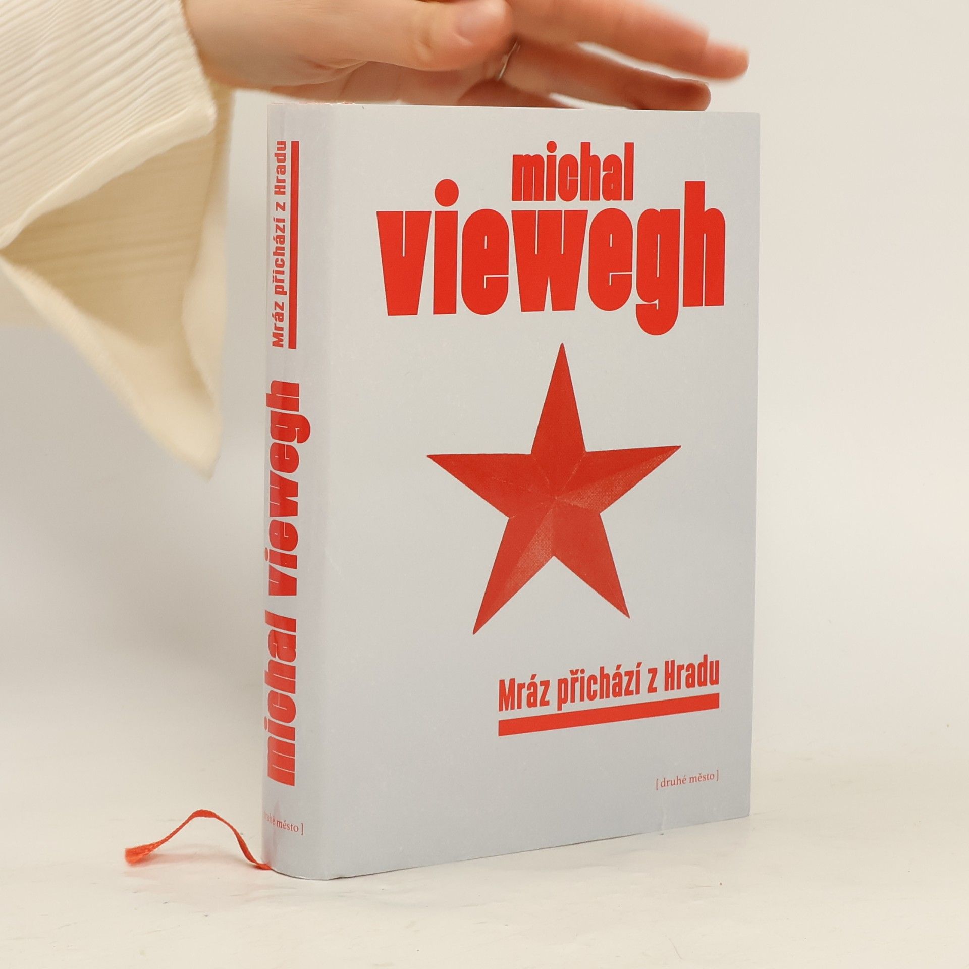 Michal Viewegh Mráz přichází z Hradu