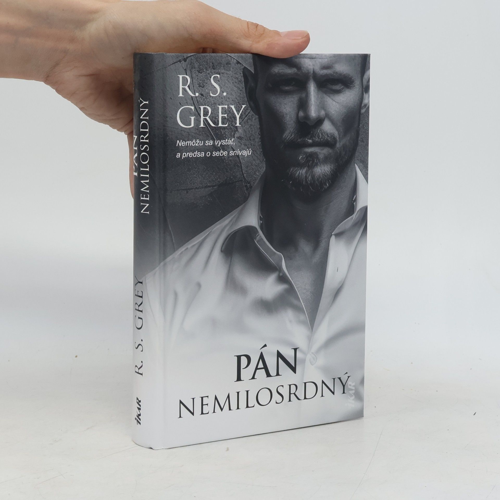 R. S. Grey Pán Nemilosrdný
