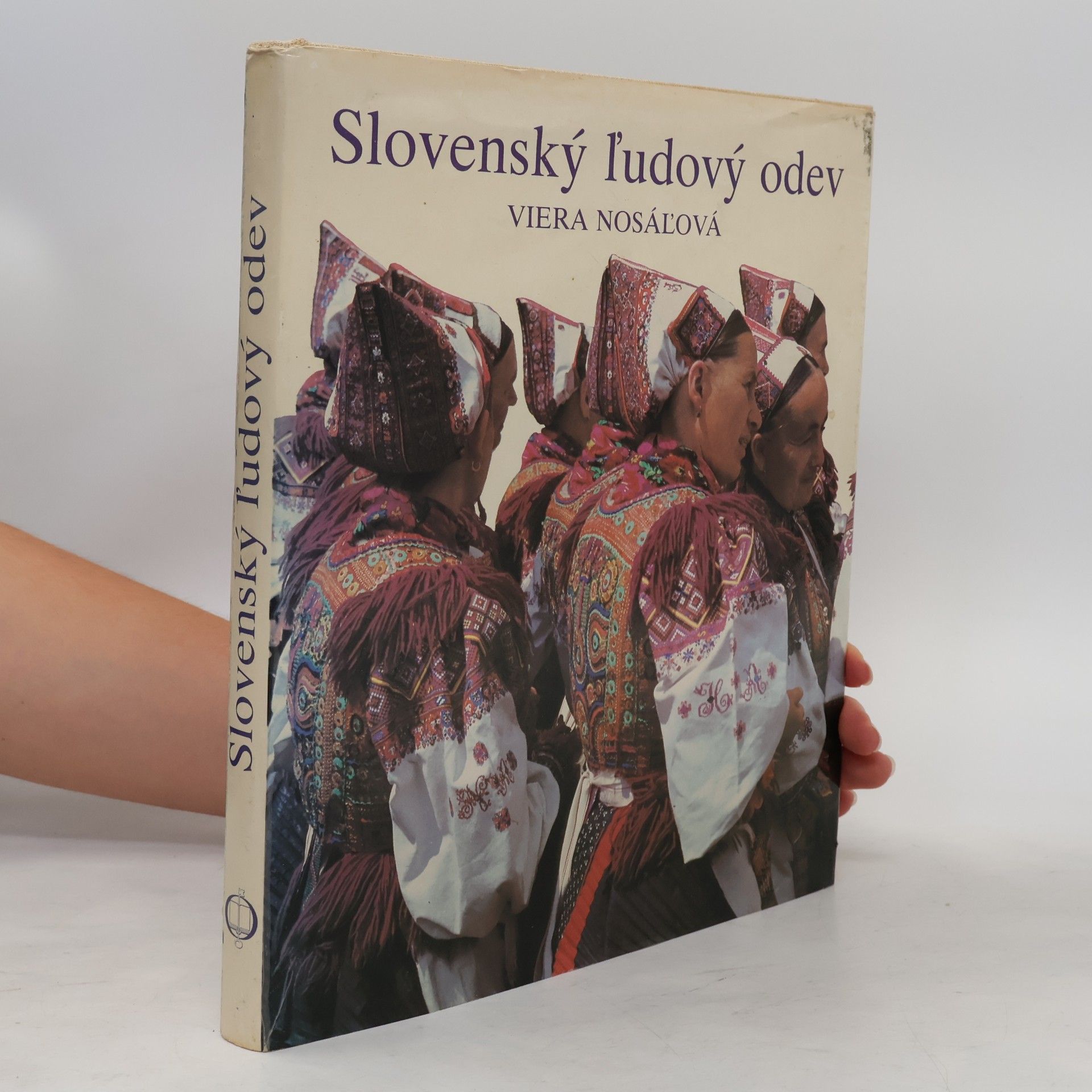 Viera Nosáľová Slovenský ľudový odev