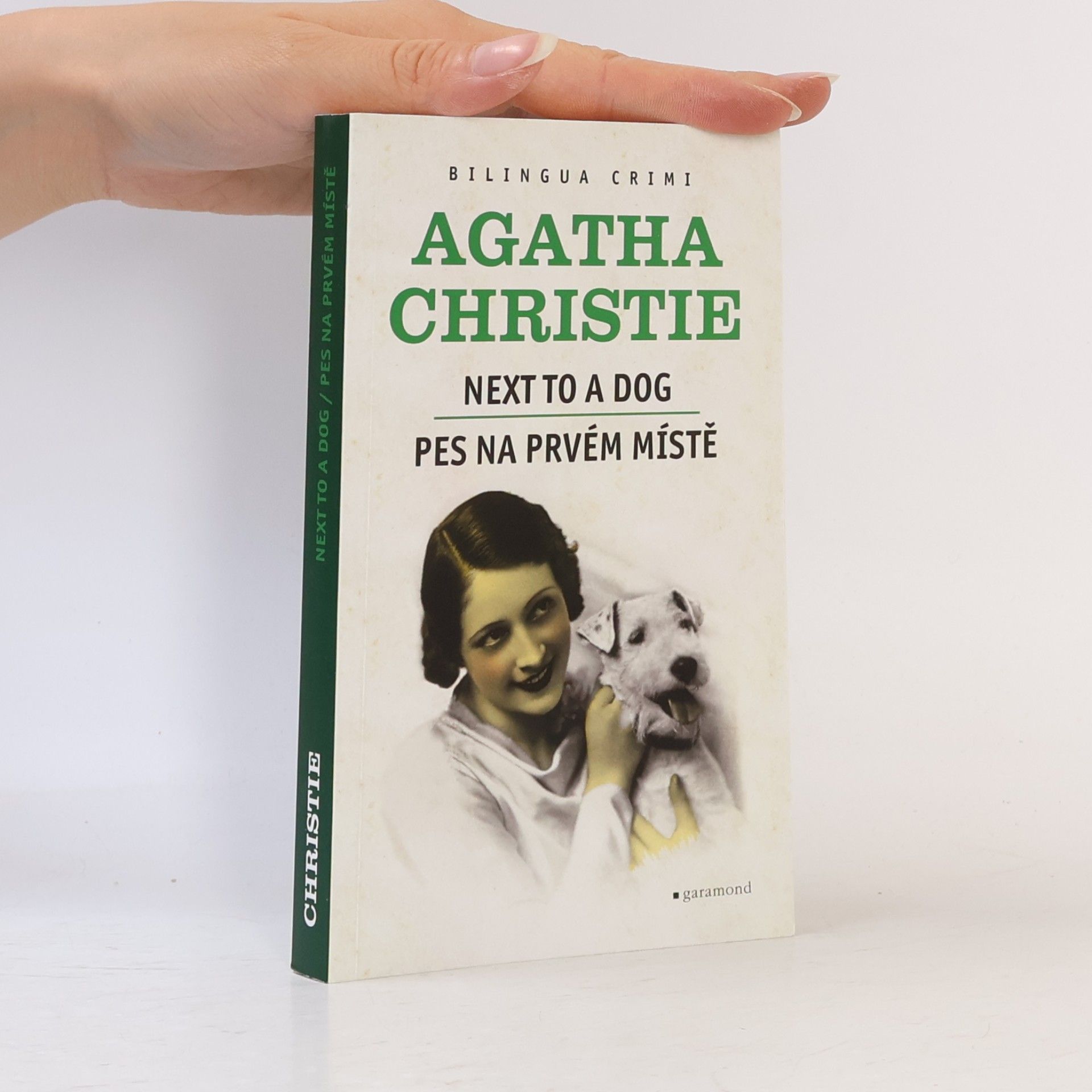 Agatha Christie Next To a Dog. Pes na prvém místě