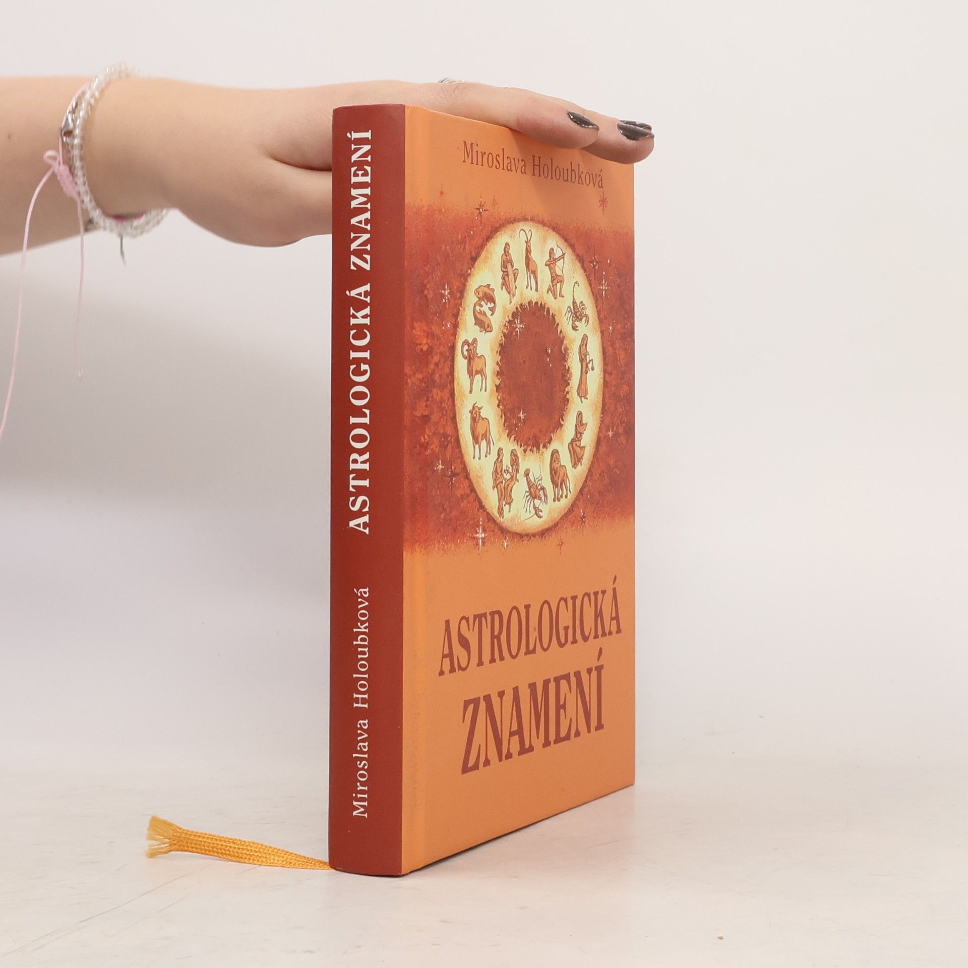 Miroslava Holoubková Astrologická znamení. (kniha v původním obalu)
