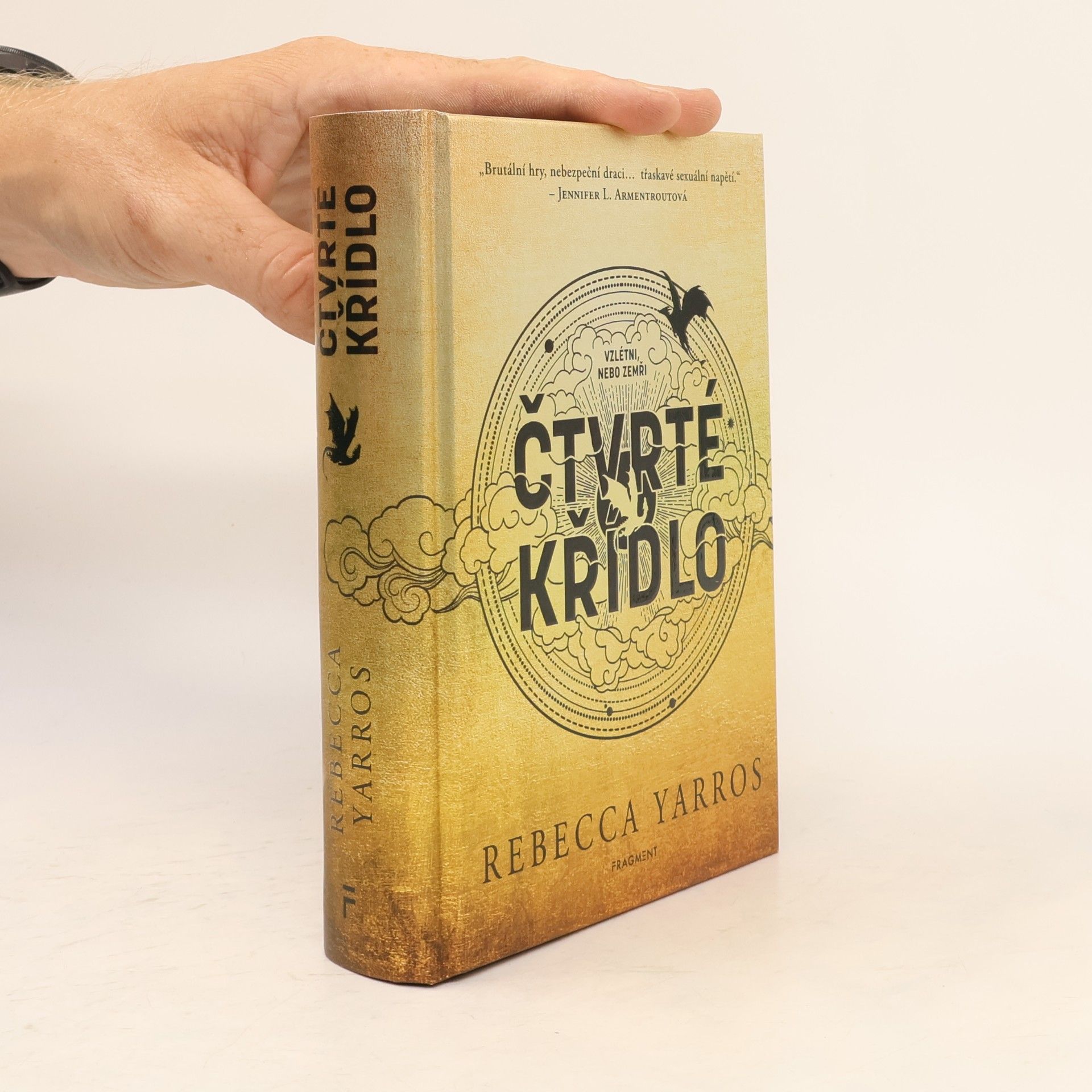Rebecca Yarros Čtvrté křídlo