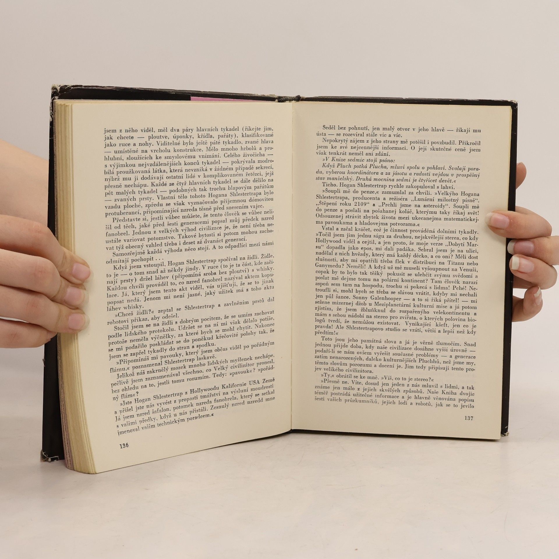Autores varios Pozemšťané a mimozemšťané