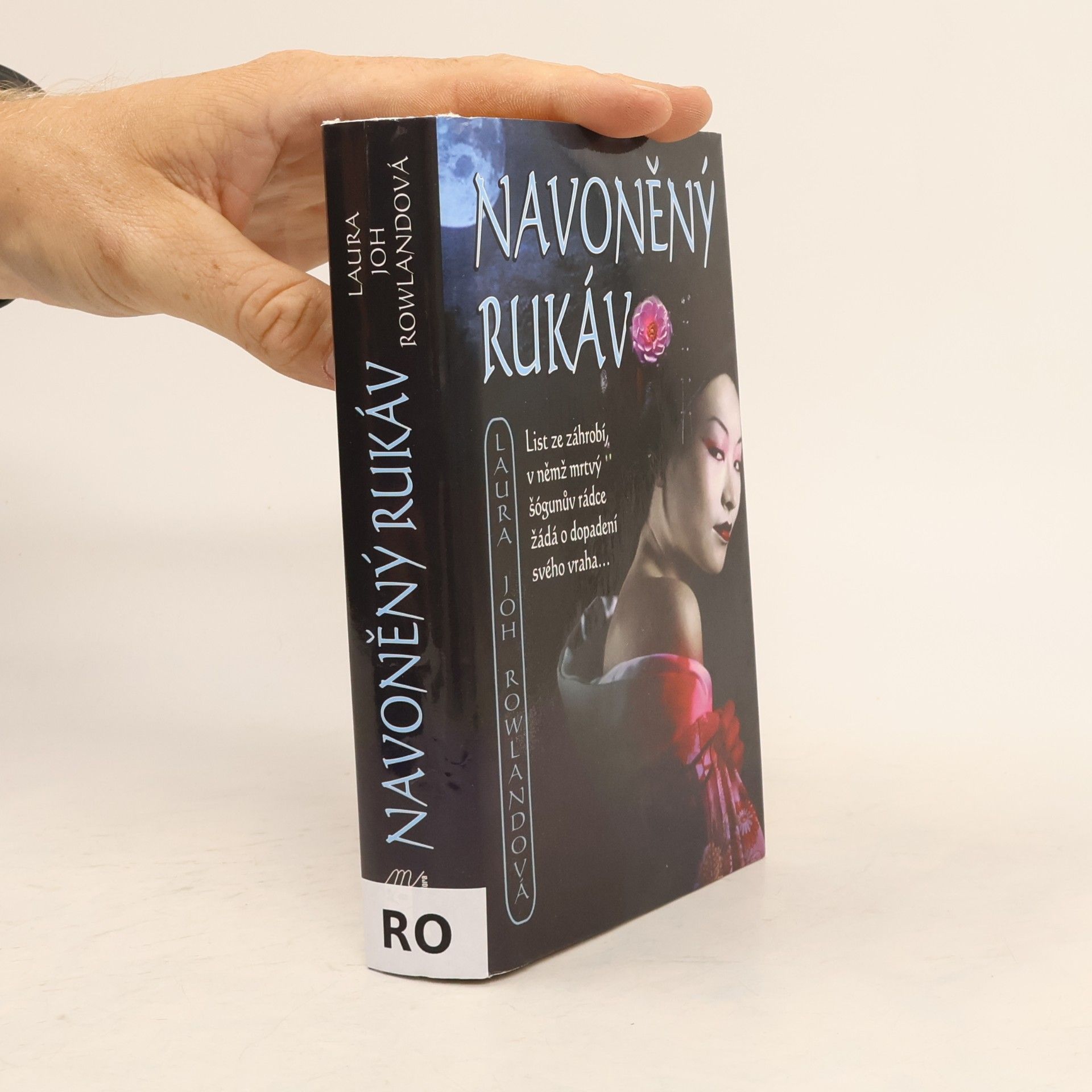 Laura Joh Rowland Navoněný rukáv