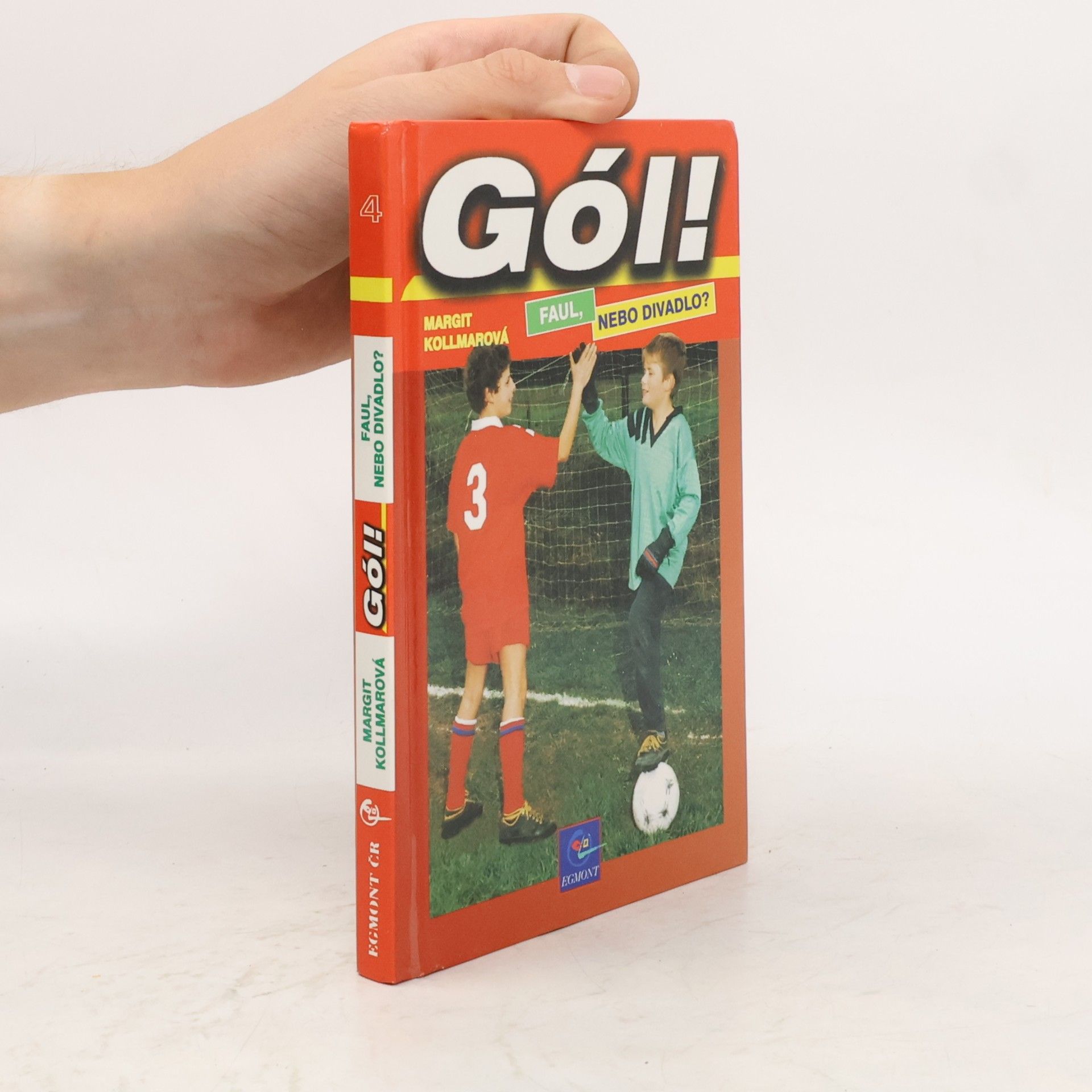 Margit Kollmar Gól! : faul, nebo divadlo?