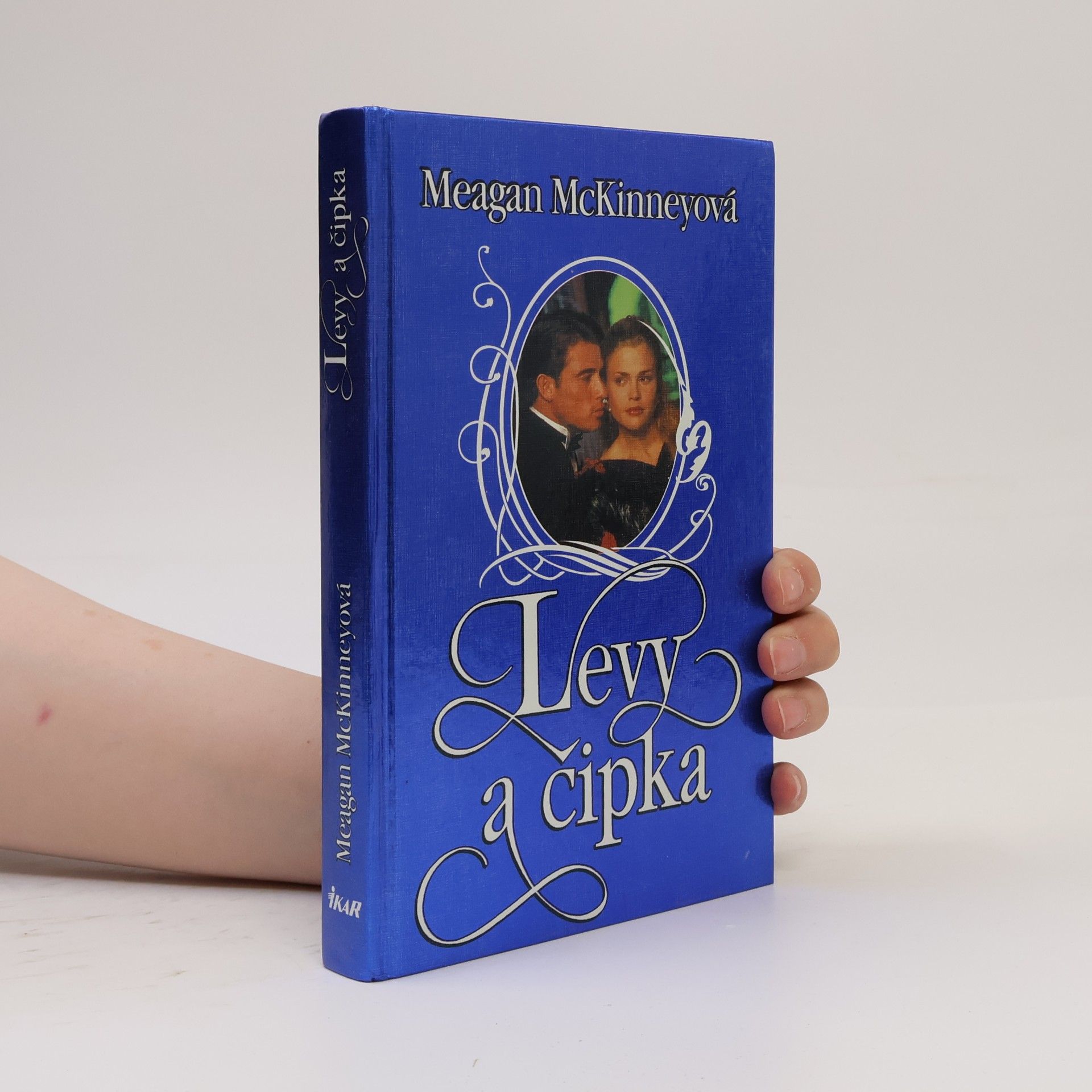 Meagan McKinney Levy a čipka