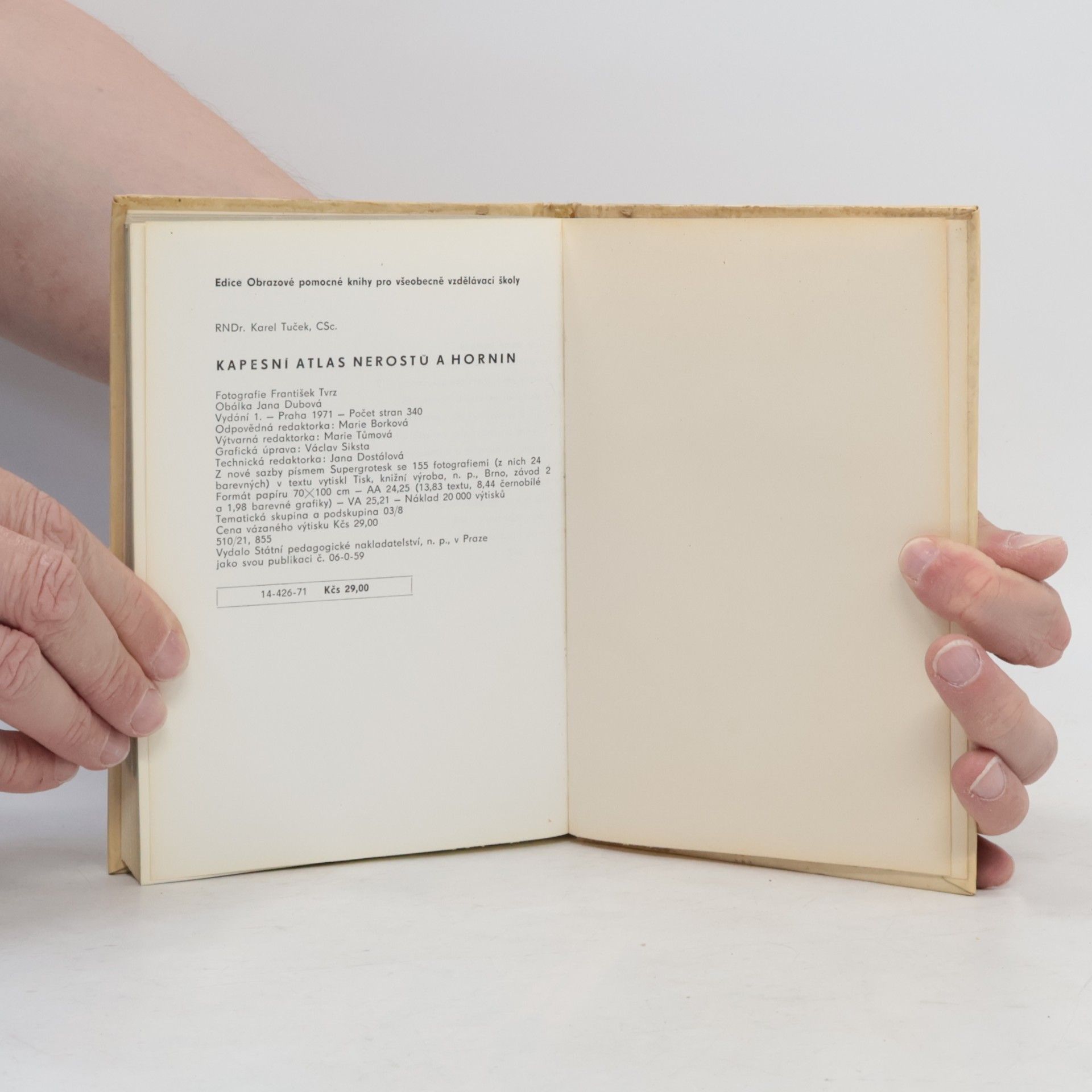 Karel Tuček Kapesní atlas nerostů a hornin