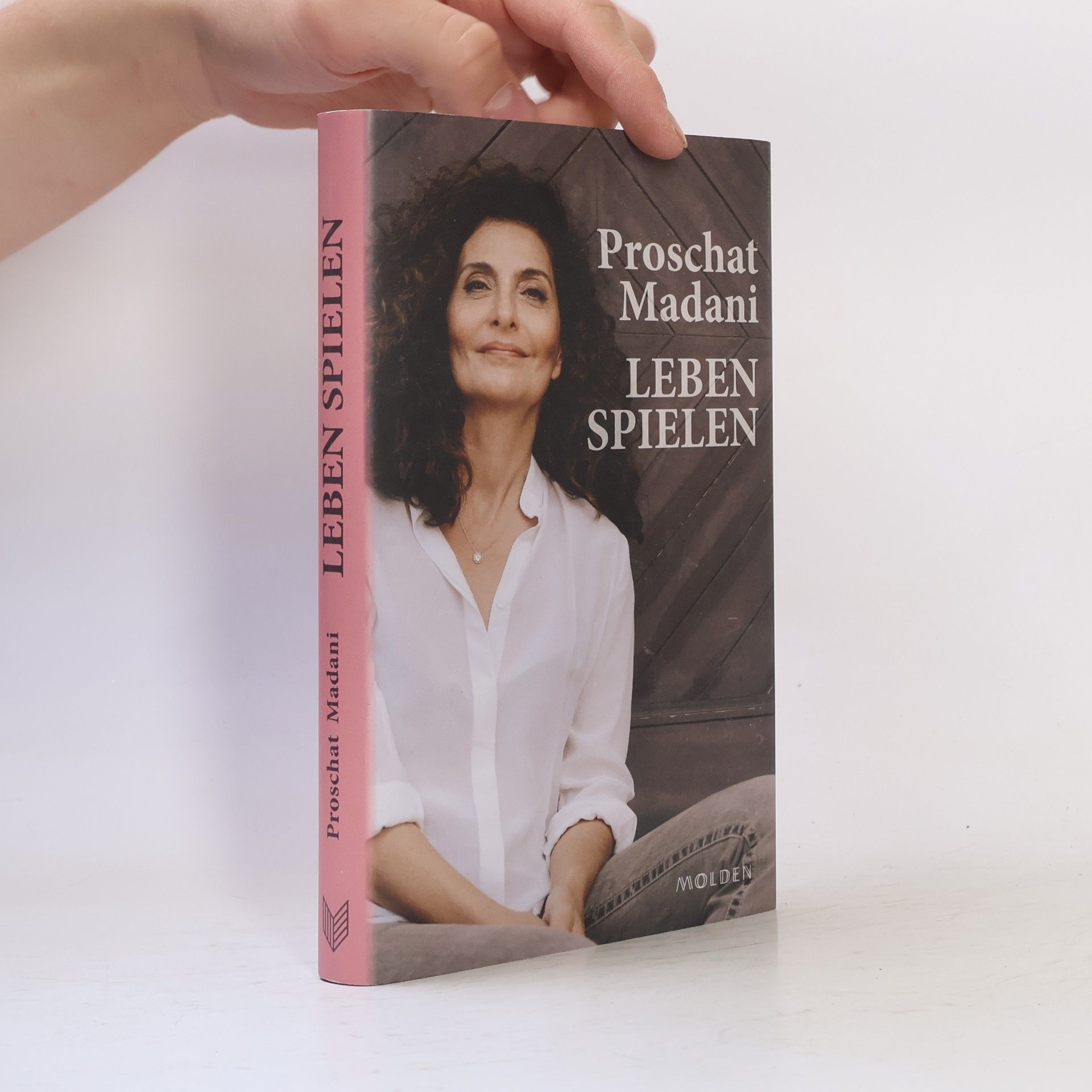 Proschat Madani Leben spielen