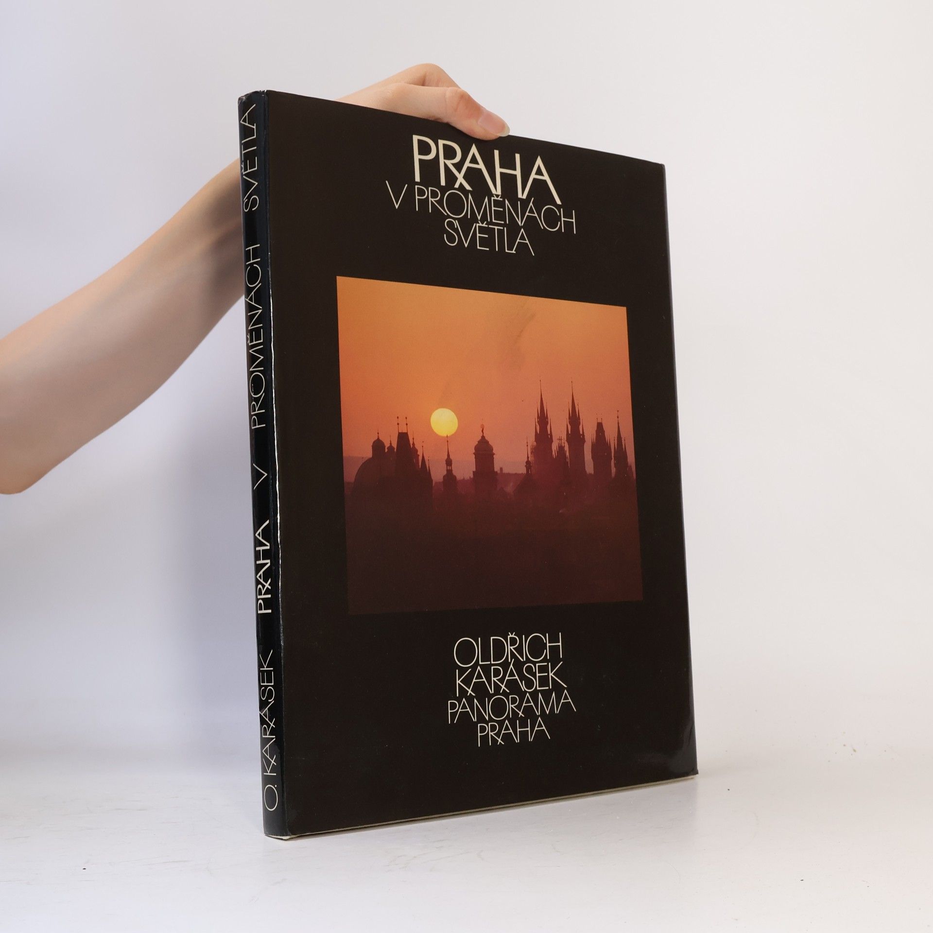Oldřich Karásek Praha v proměnách světla