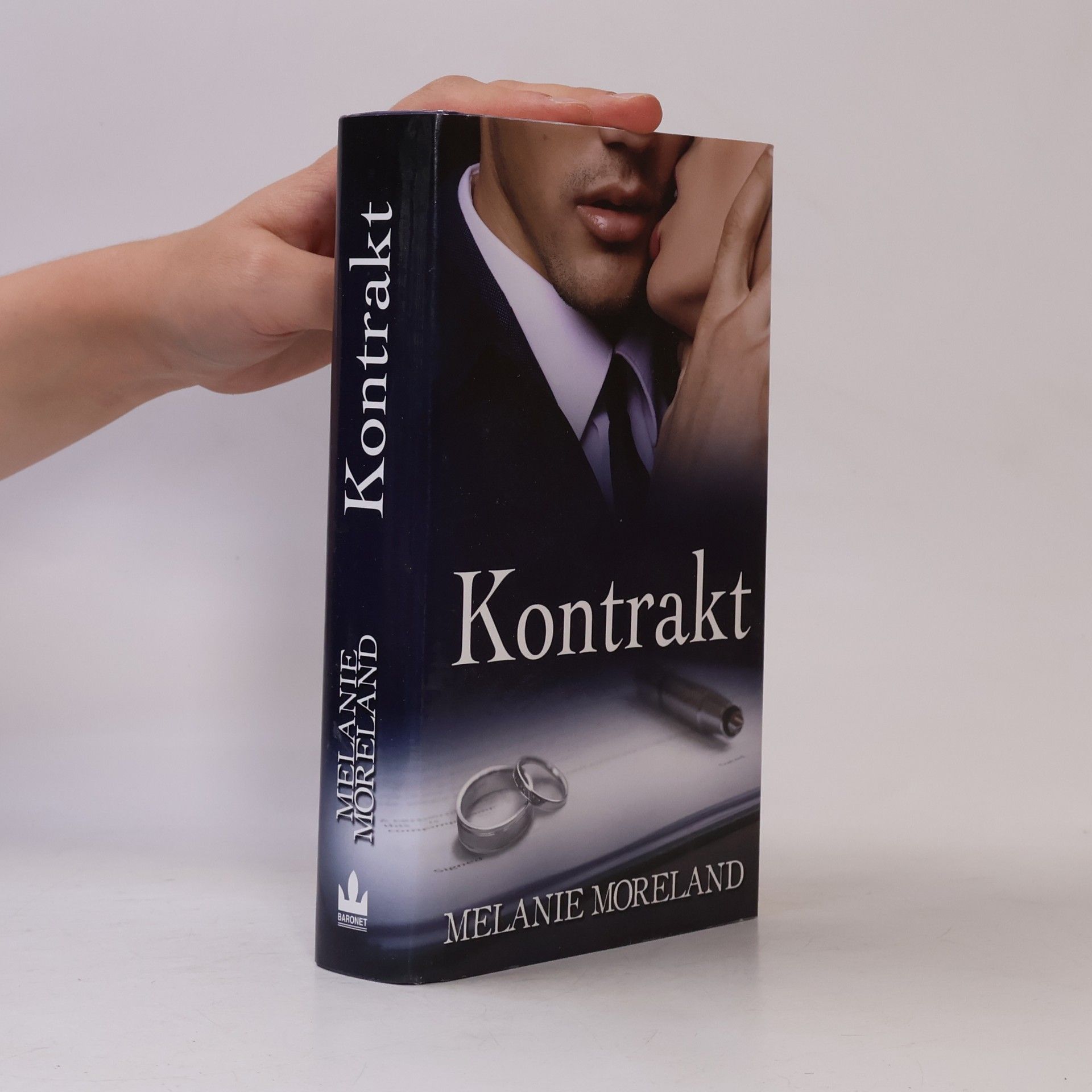 Melanie Moreland Kontrakt