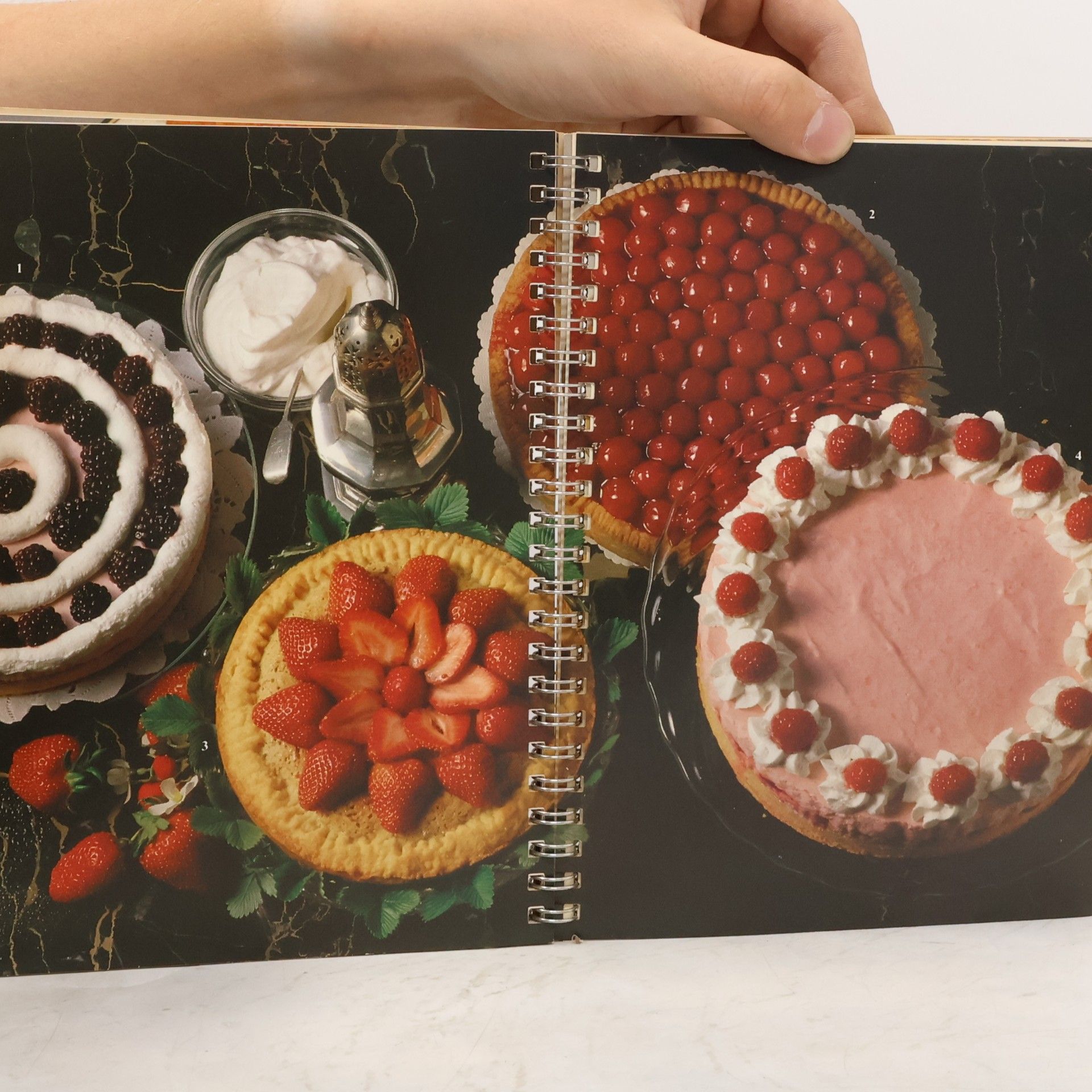 Kolektiv autorů Kuchen Cakes & Torten