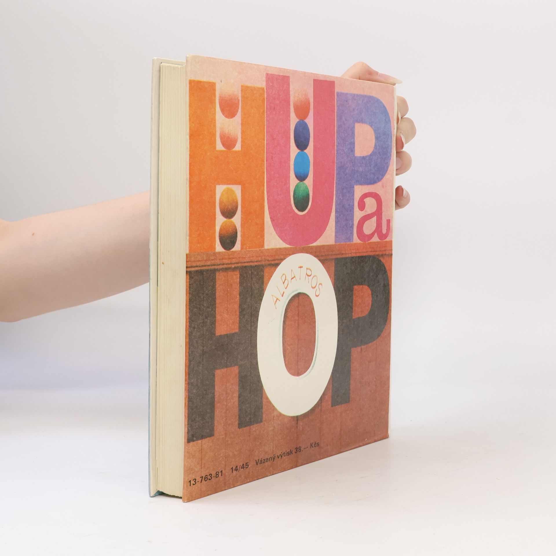 Jiří Kafka Hup a Hop. Dobrodružství dvou opičáků a pana kormidelníka Rybičky