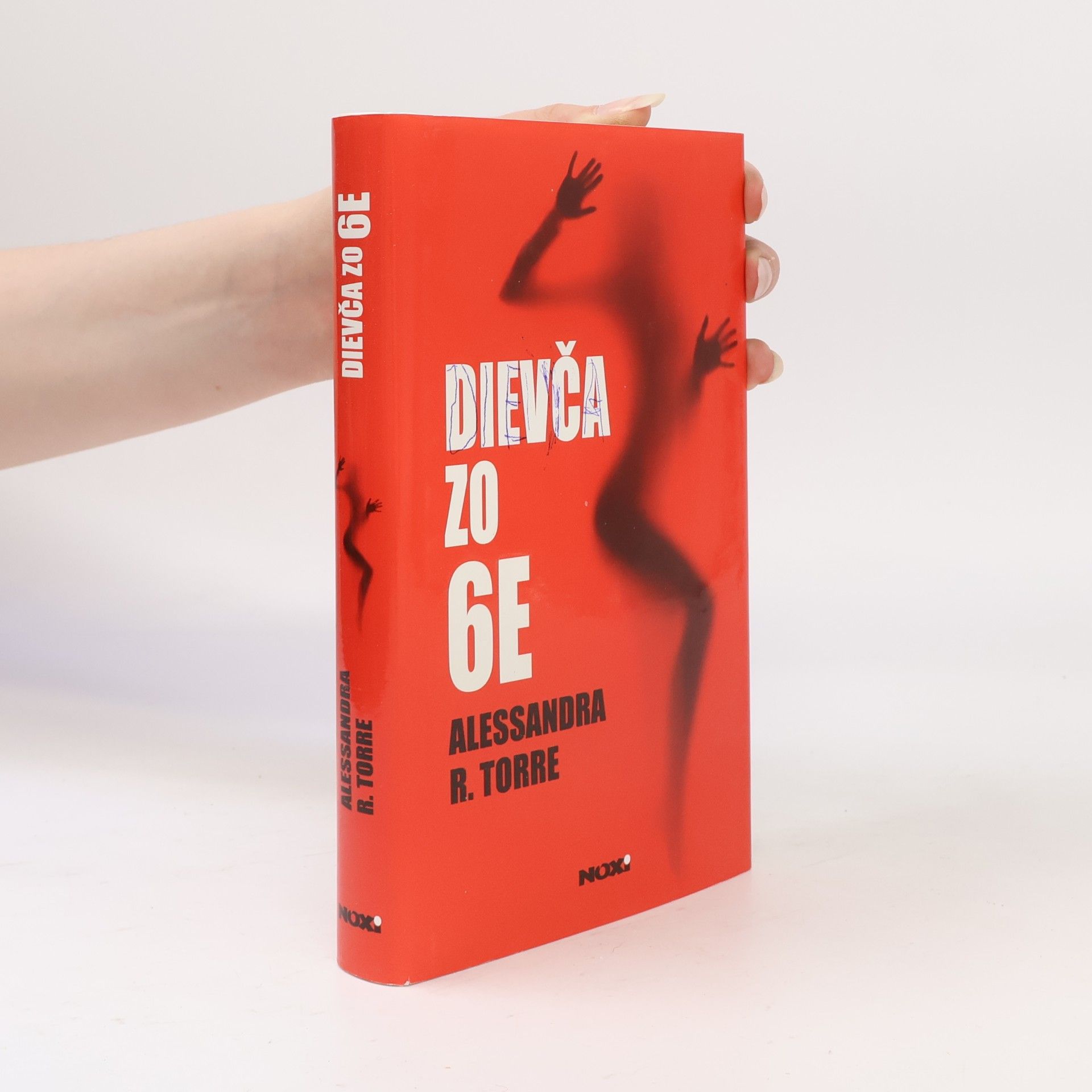 Alessandra Torre Dievča zo 6E