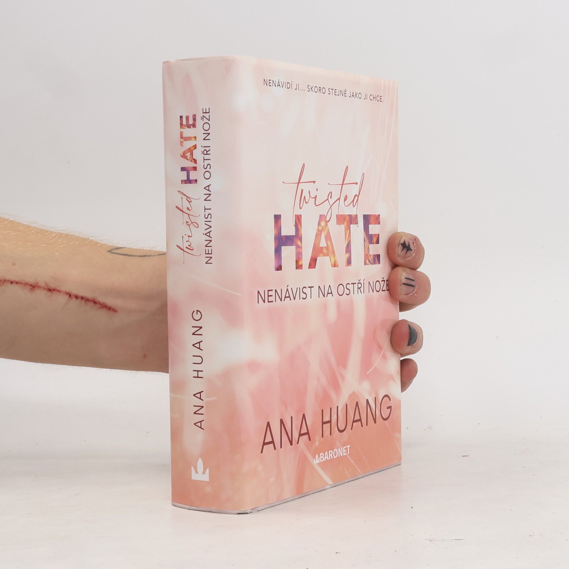 Ana Huang Twisted Hate: Nenávist na ostří nože