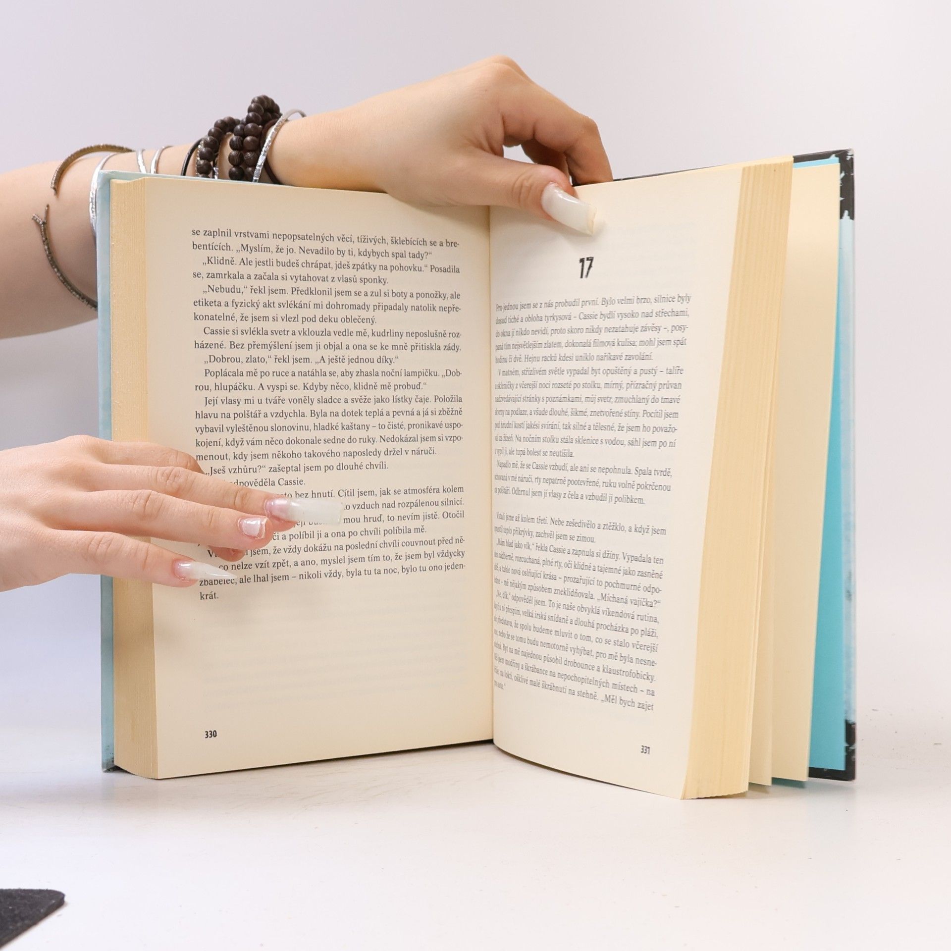 Tana French V lesích