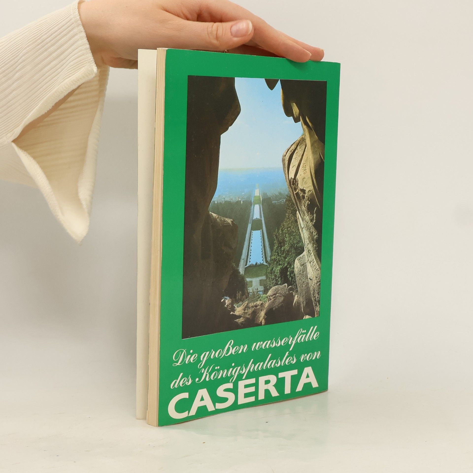 nezn. Die großen wasserfälle des Königspalastes von Caserta