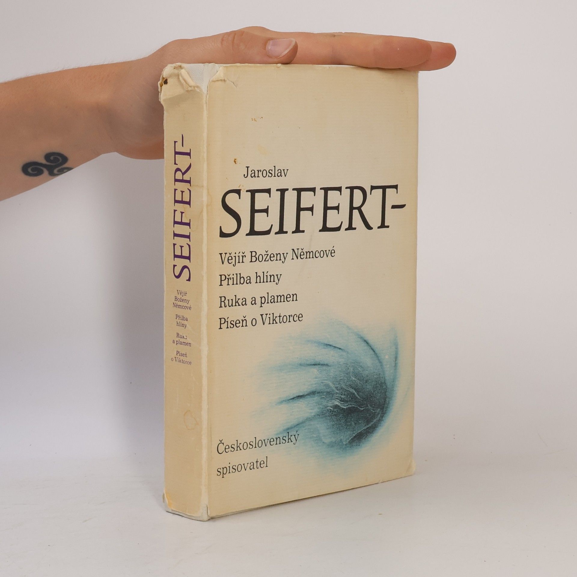 Jaroslav Seifert Vějíř Boženy Němcové. Přilba hlíny. Ruka a plamen. Píseň o Viktorce