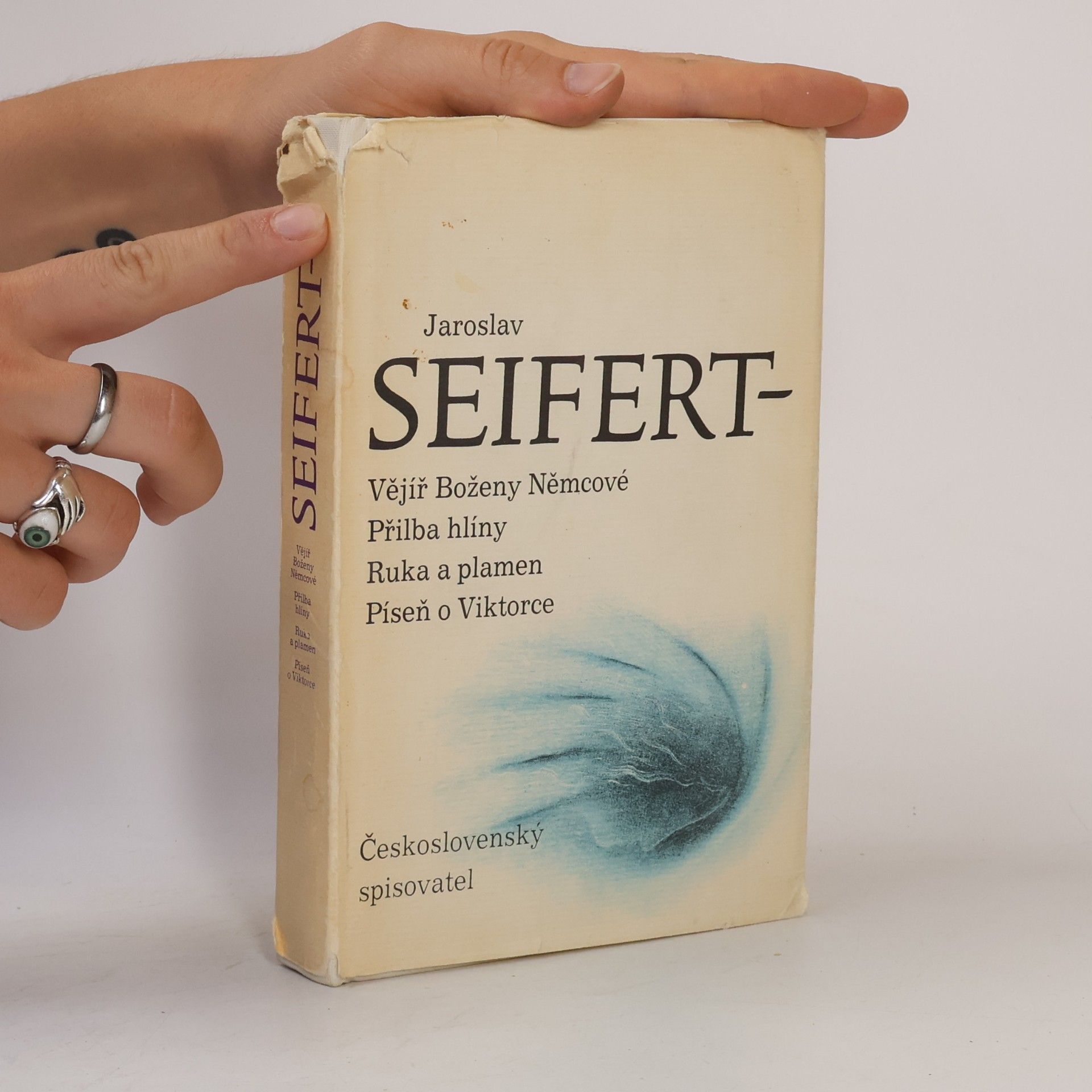 Jaroslav Seifert Vějíř Boženy Němcové. Přilba hlíny. Ruka a plamen. Píseň o Viktorce