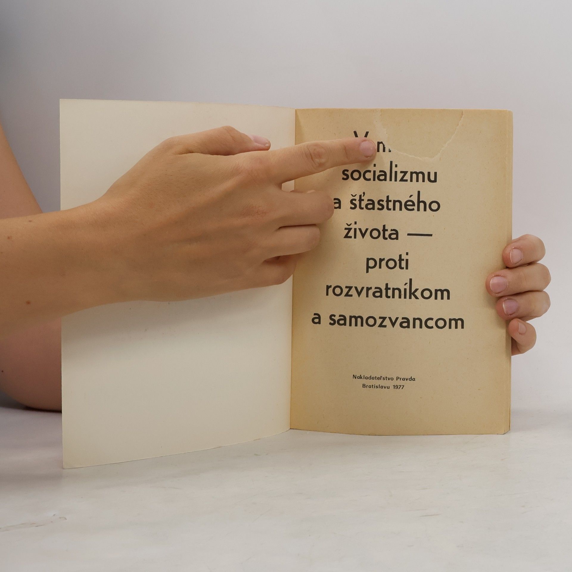 Autorenkollektiv V mene socializmu a šťastného života proti rozvratníkom a samozvancom
