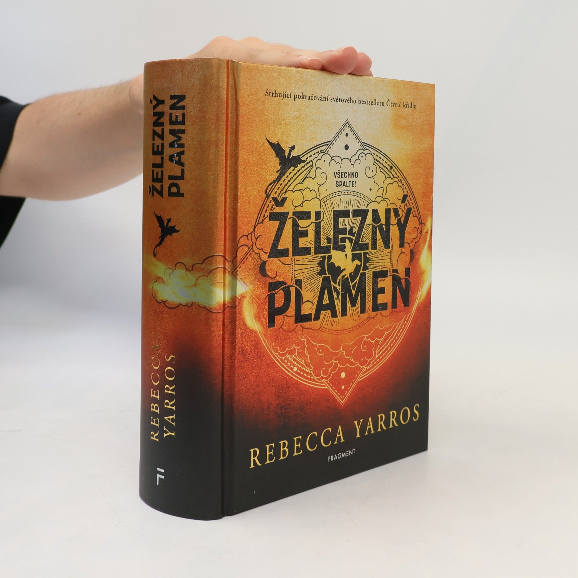 Rebecca Yarros Železný plamen