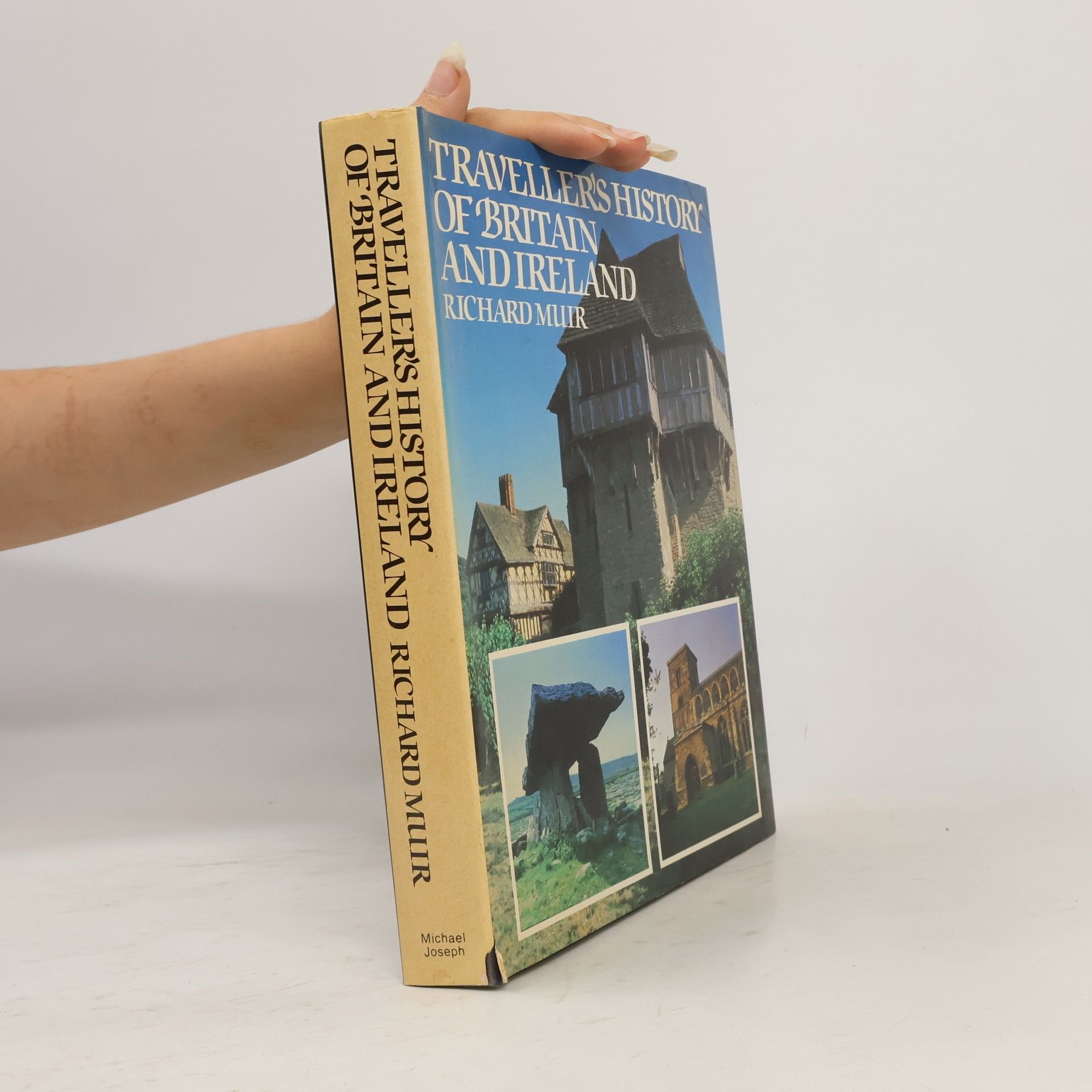 Richard Muir Traveller's History of Britain and Ireland