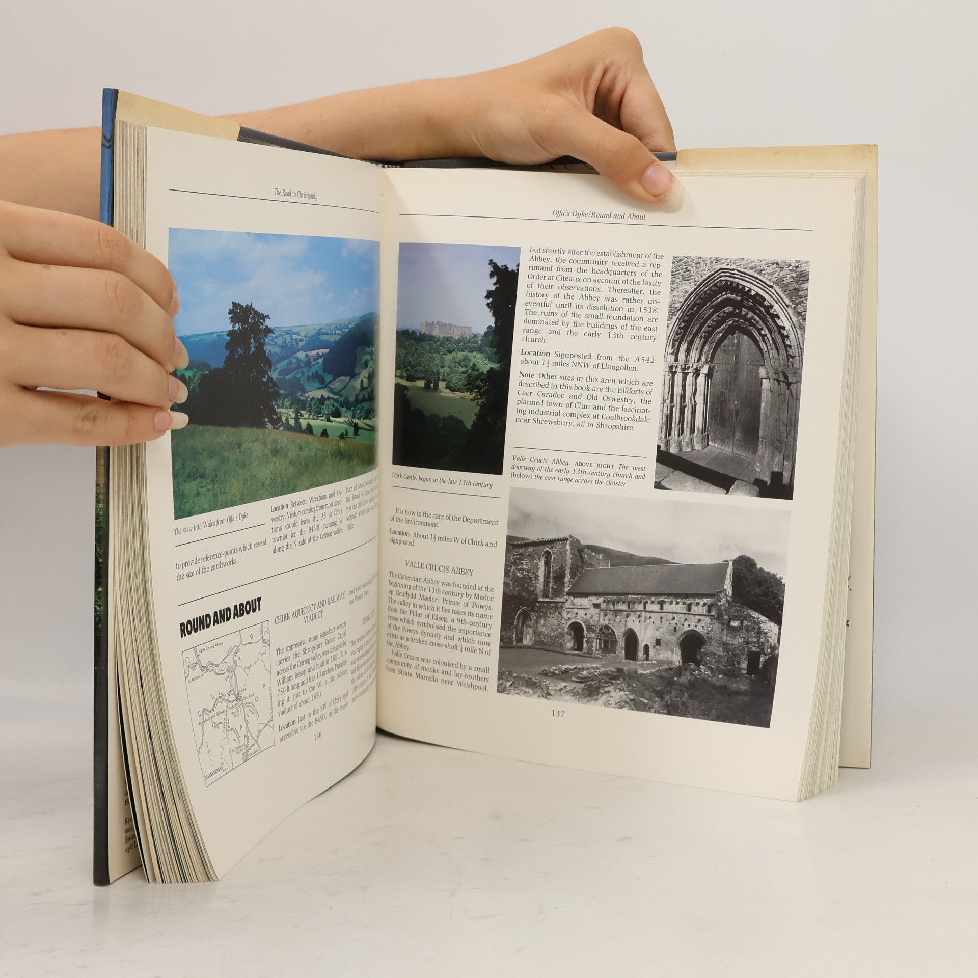 Richard Muir Traveller's History of Britain and Ireland