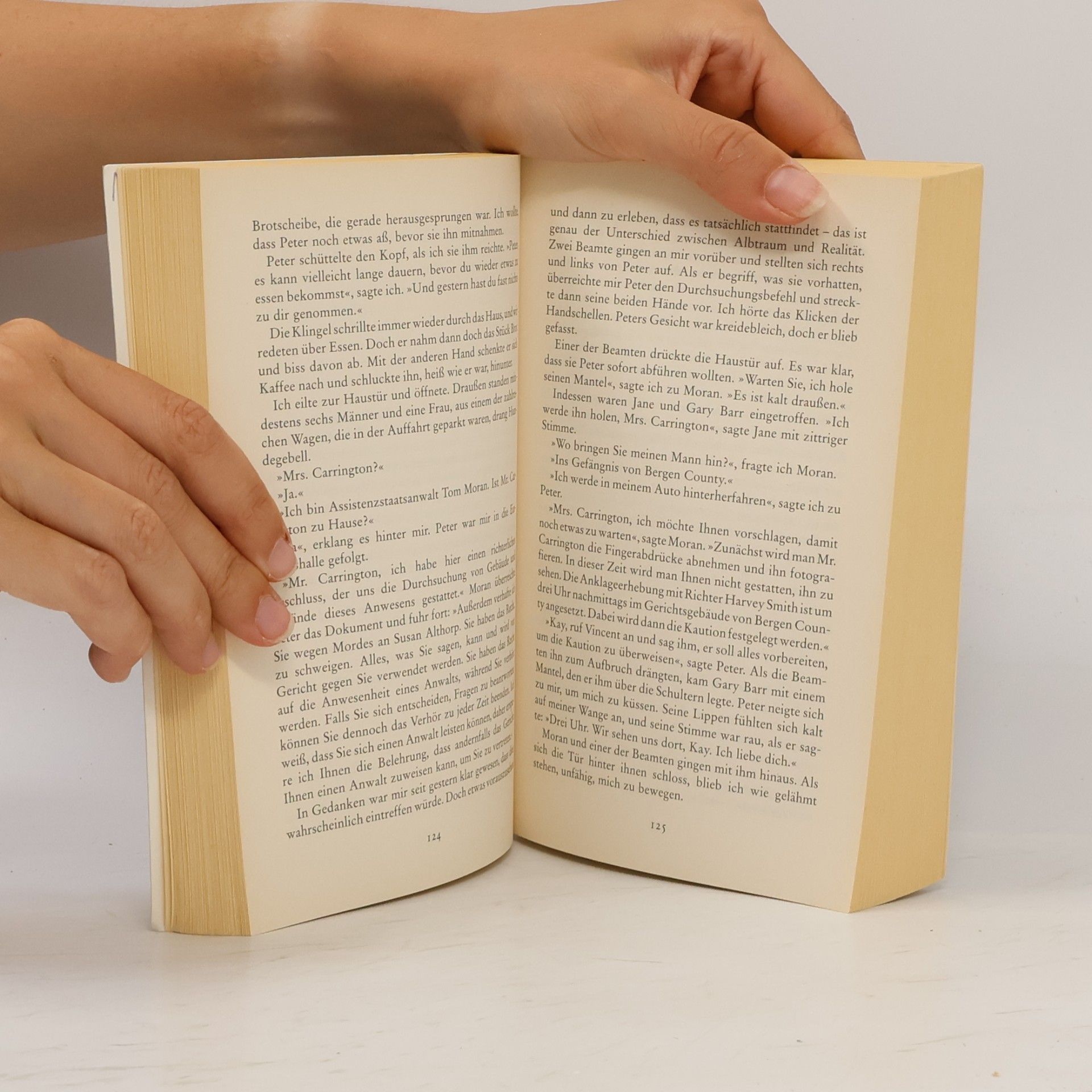 Mary Higgins Clark Und hinter dir die Finsternis