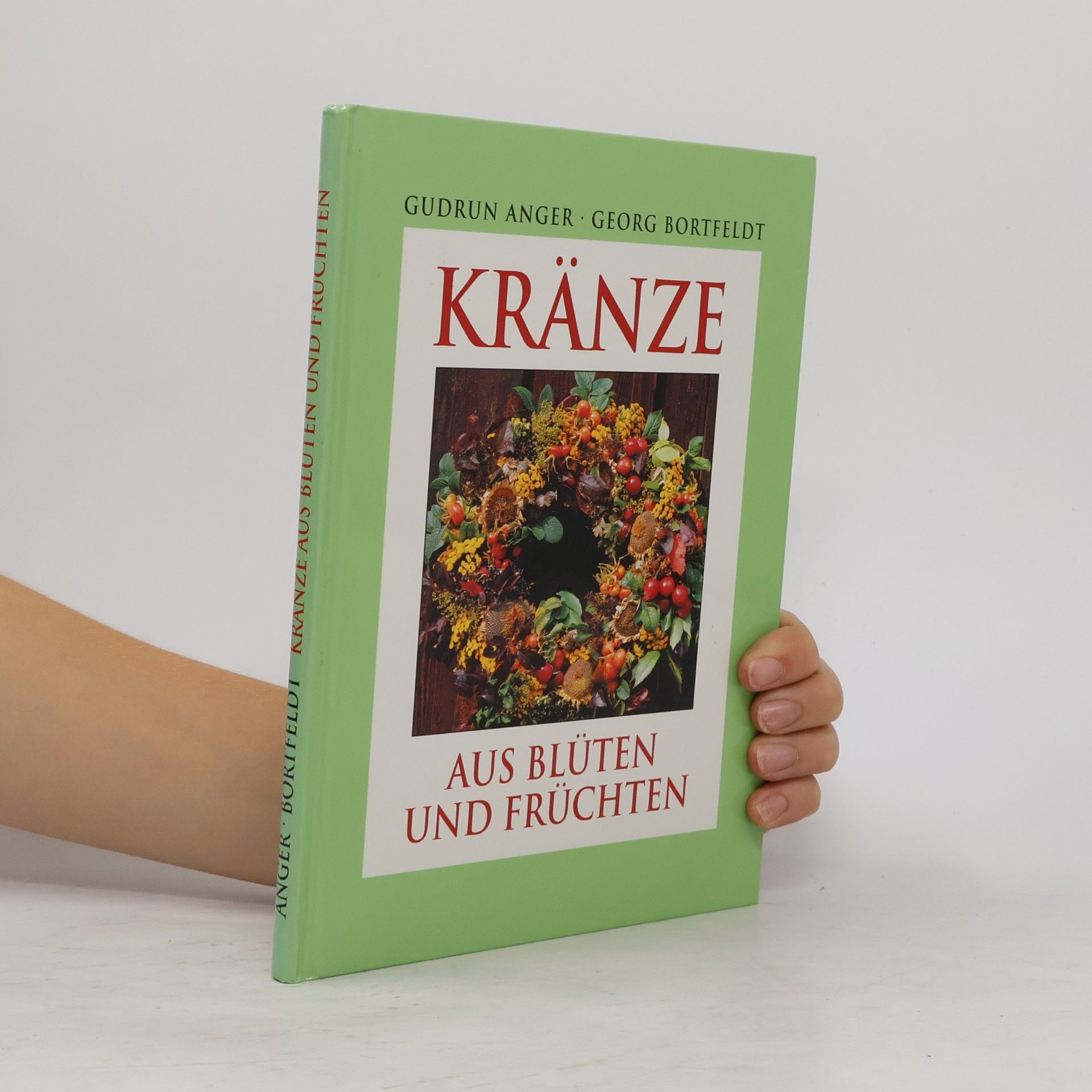 Gudrun Anger Kränze aus Blüten und Früchten