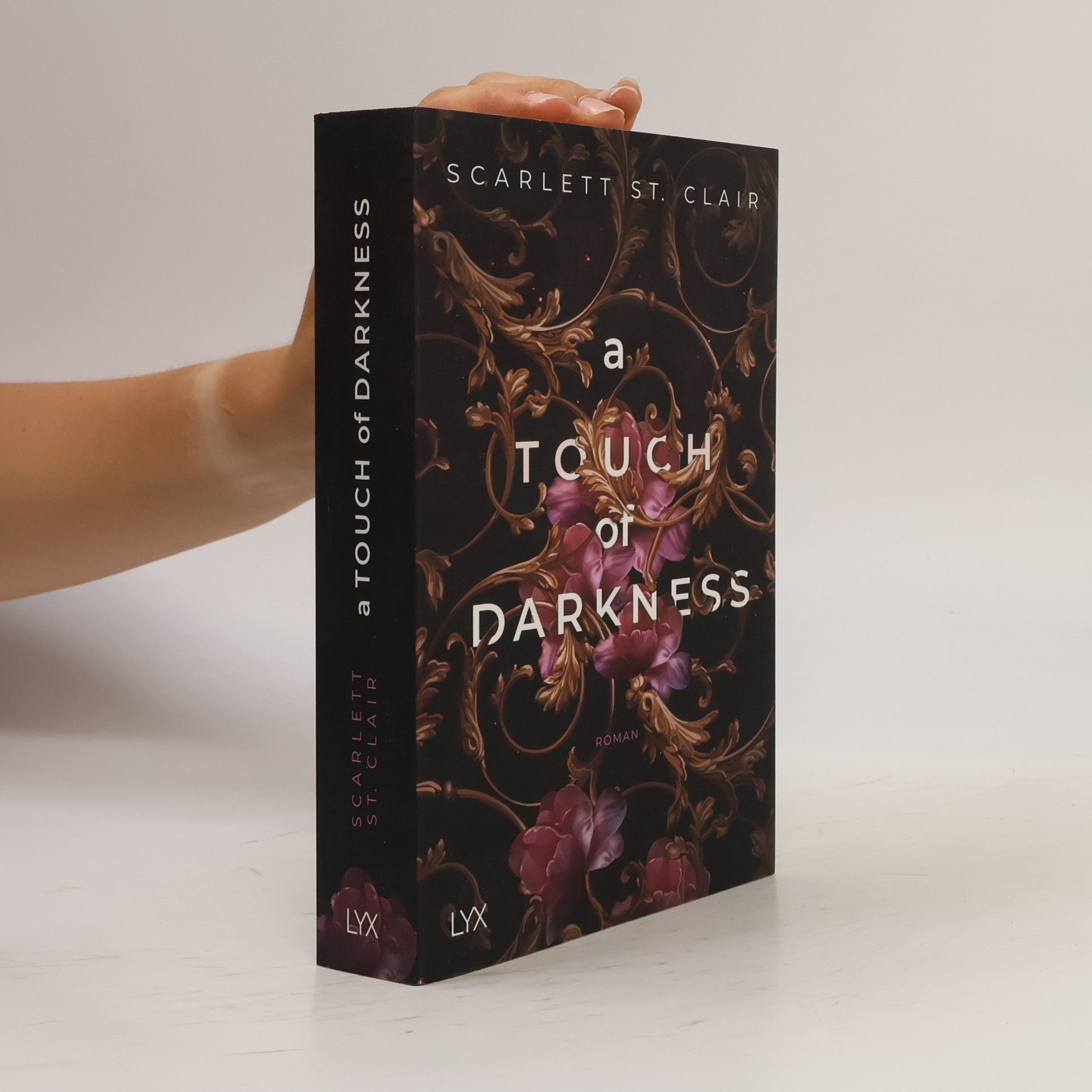 Scarlett St. Clair A Touch of Darkness