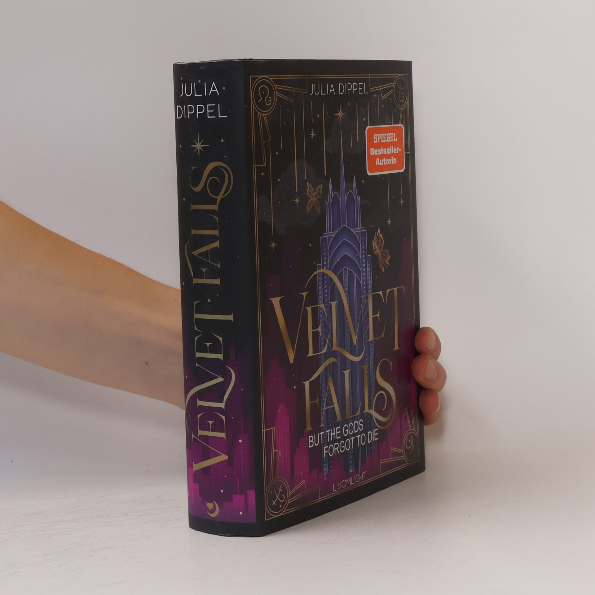 Julia Dippel Velvet-Dilogie - 1: Velvet Falls, But The Gods Forgot To Die