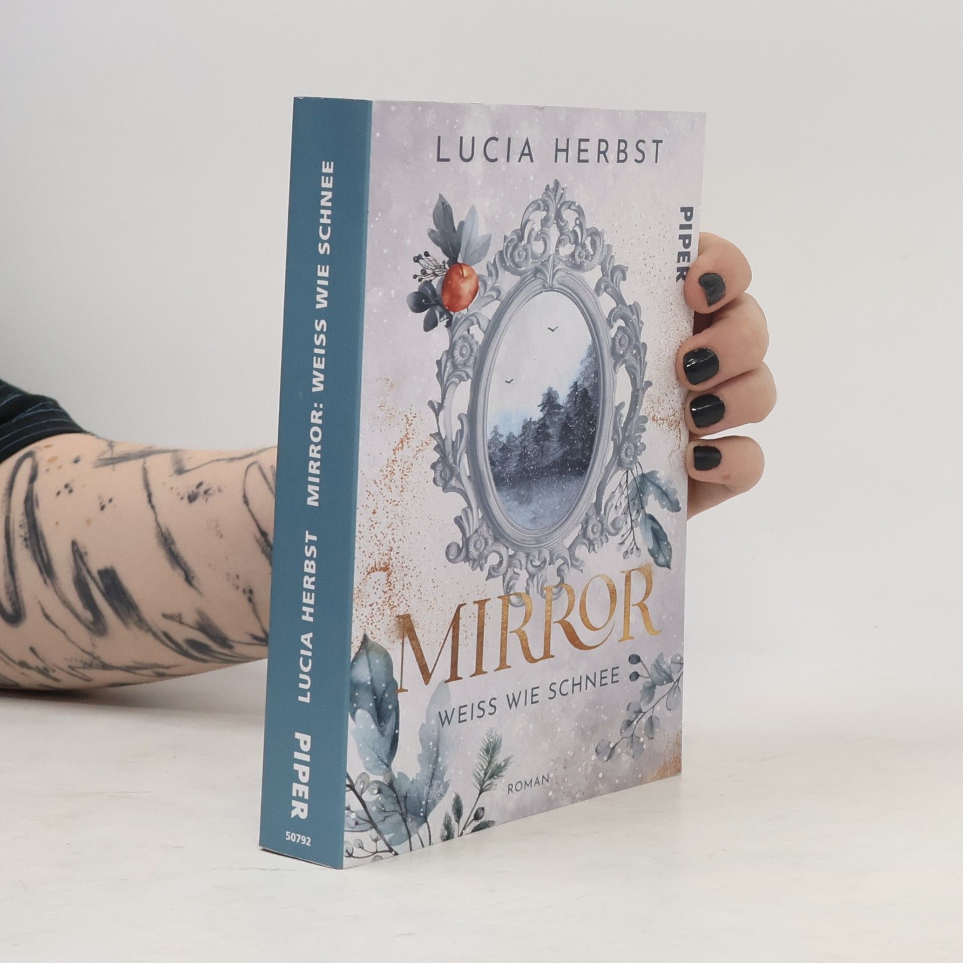 Lucia Herbst Mirror: Weiß wie Schnee