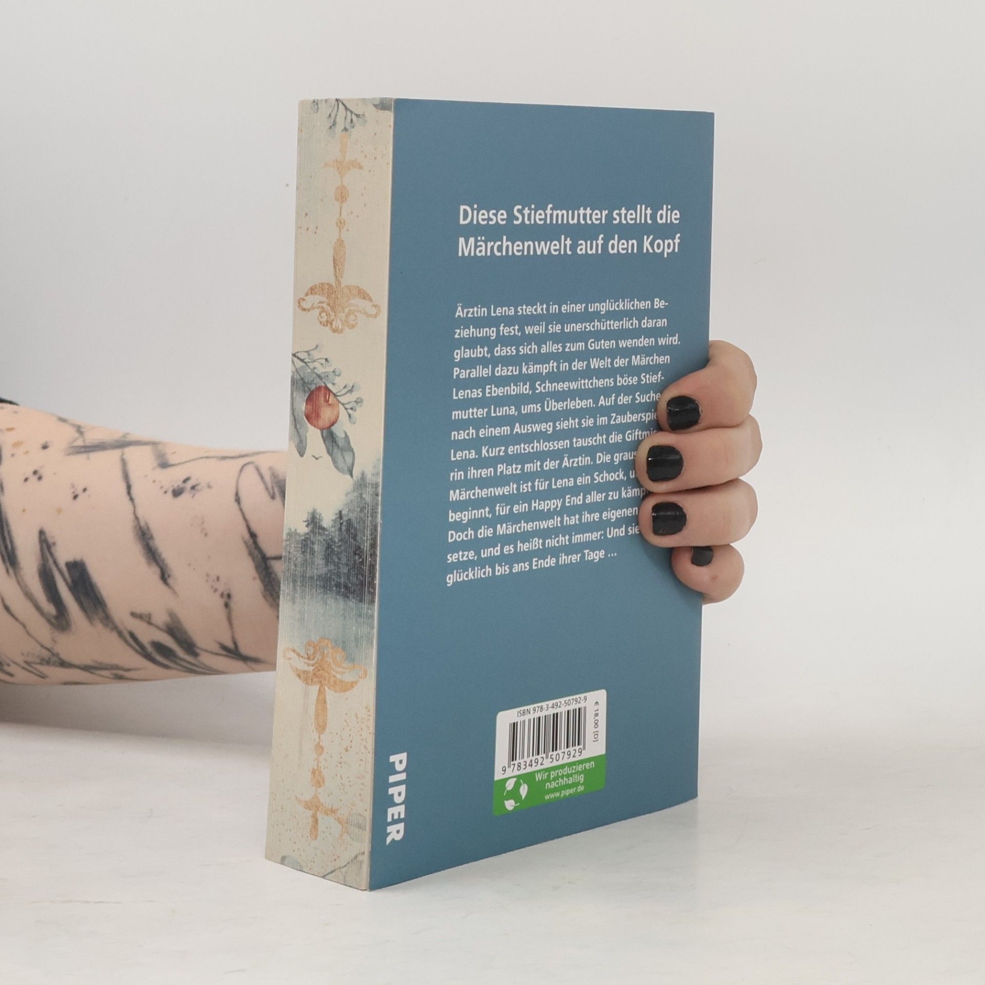 Lucia Herbst Mirror: Weiß wie Schnee
