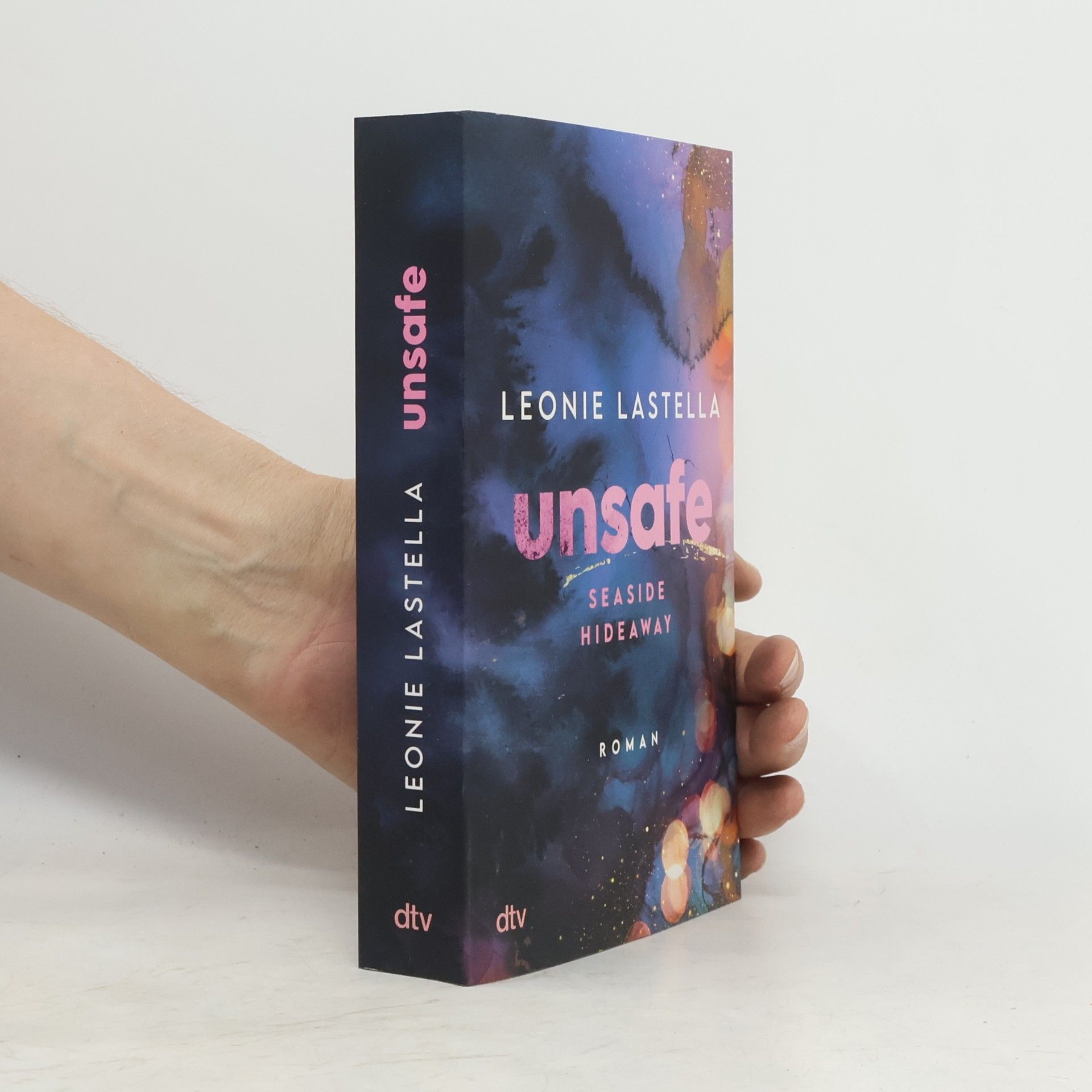 Leonie Lastella Seaside Hideaway – Unsafe