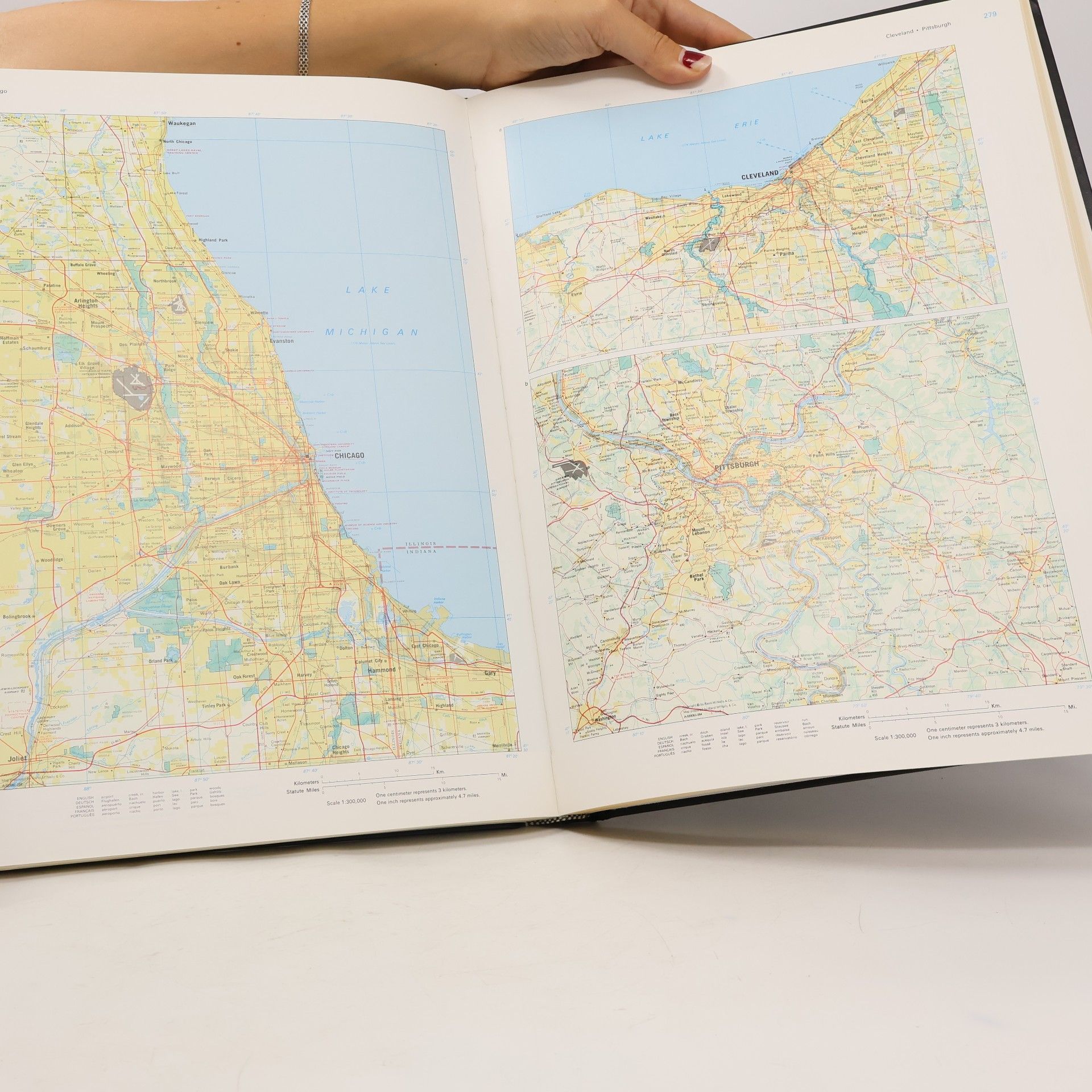 Robert McHenry Britannica Atlas
