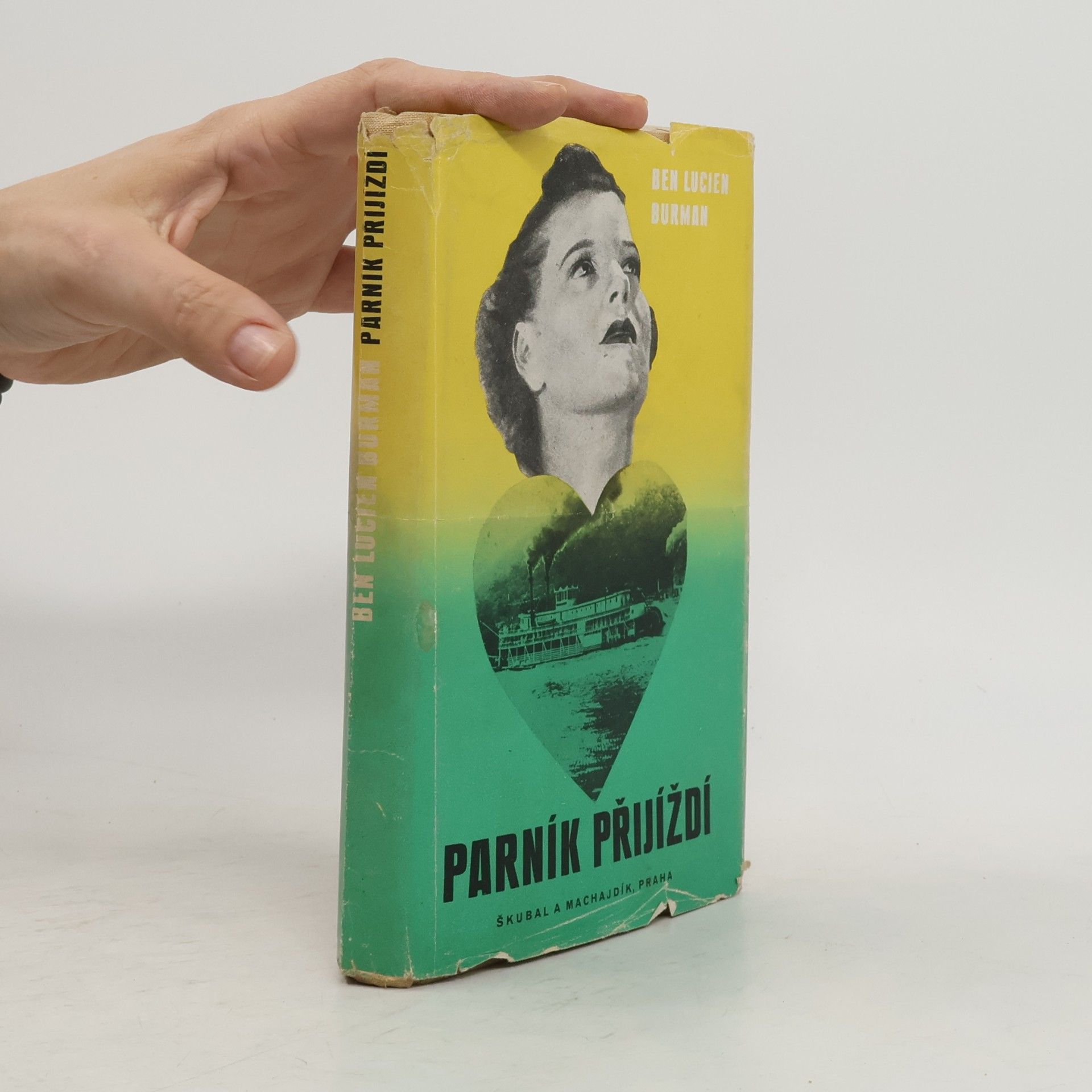 Parník přijíždí