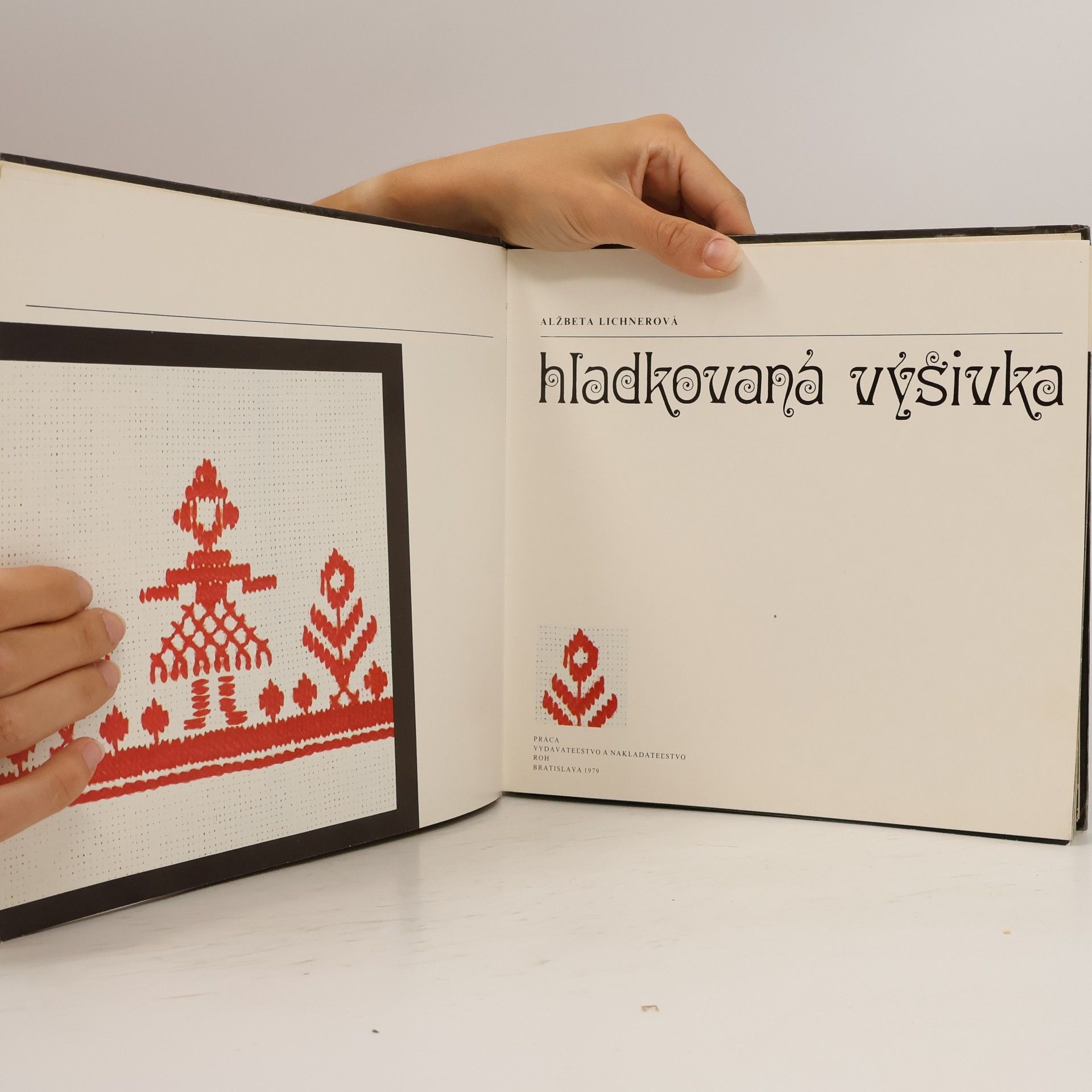 Alžbeta Lichnerová Hladkovaná výšivka