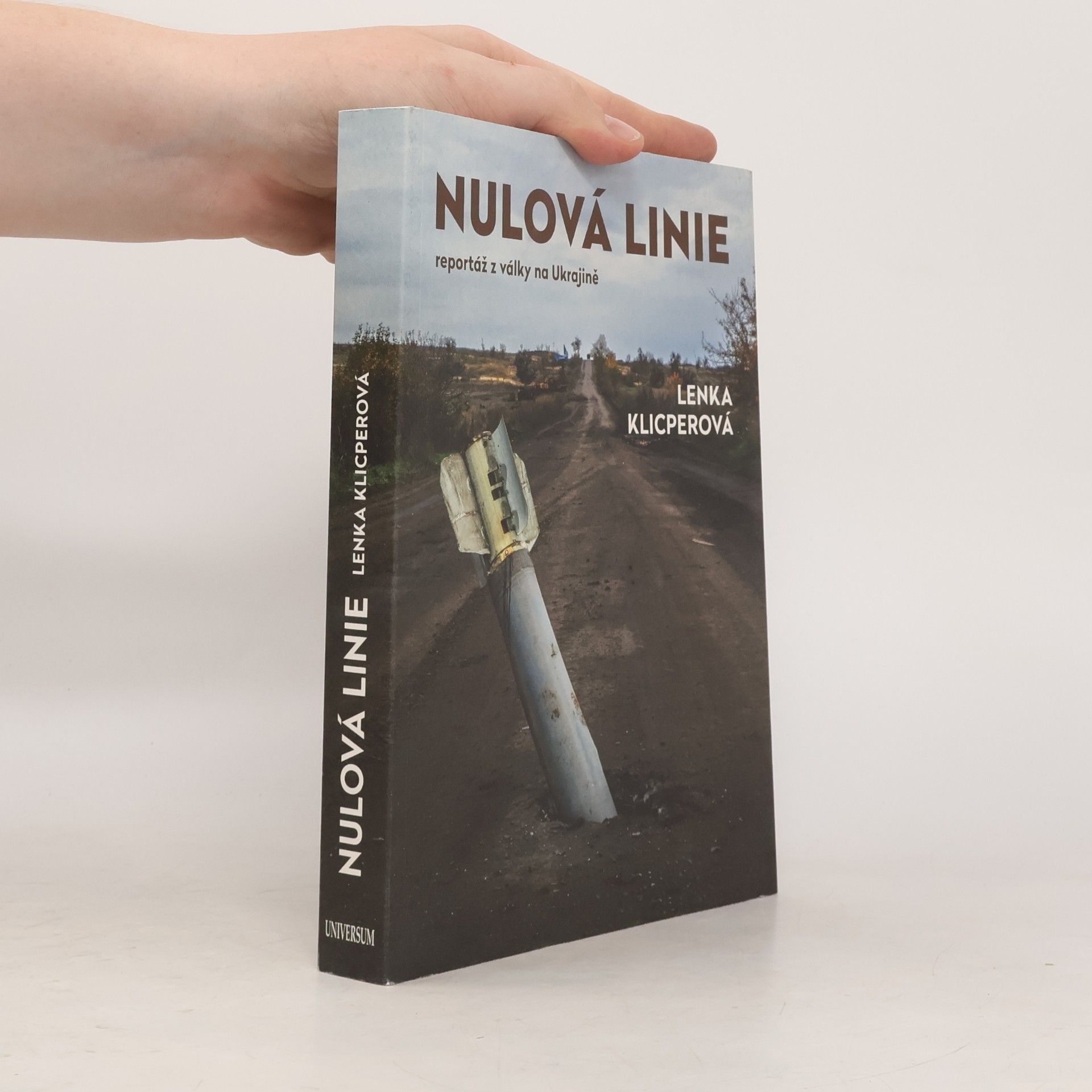 Lenka Klicperová Nulová linie. Reportáž z války na Ukrajině