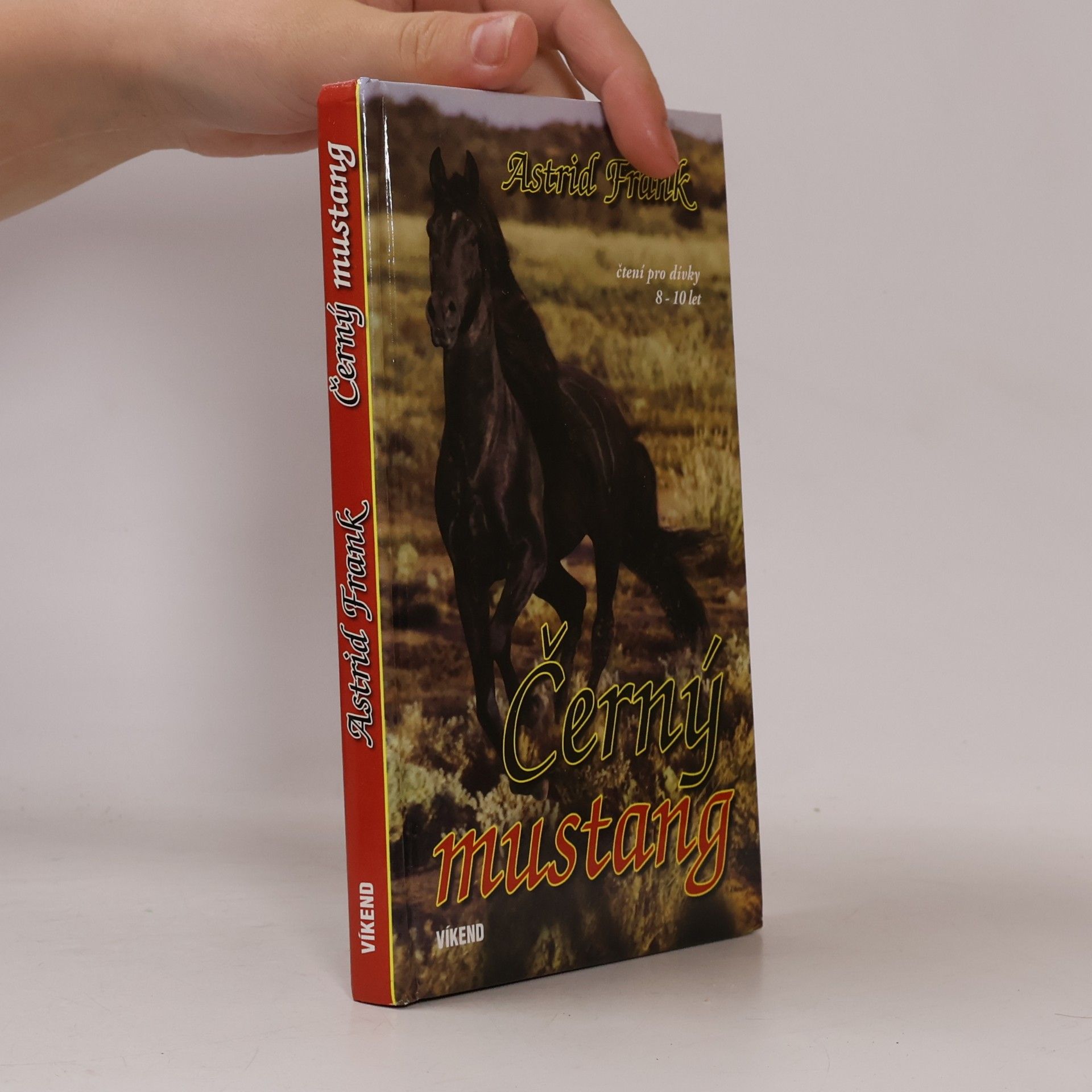 Astrid Frank Černý mustang