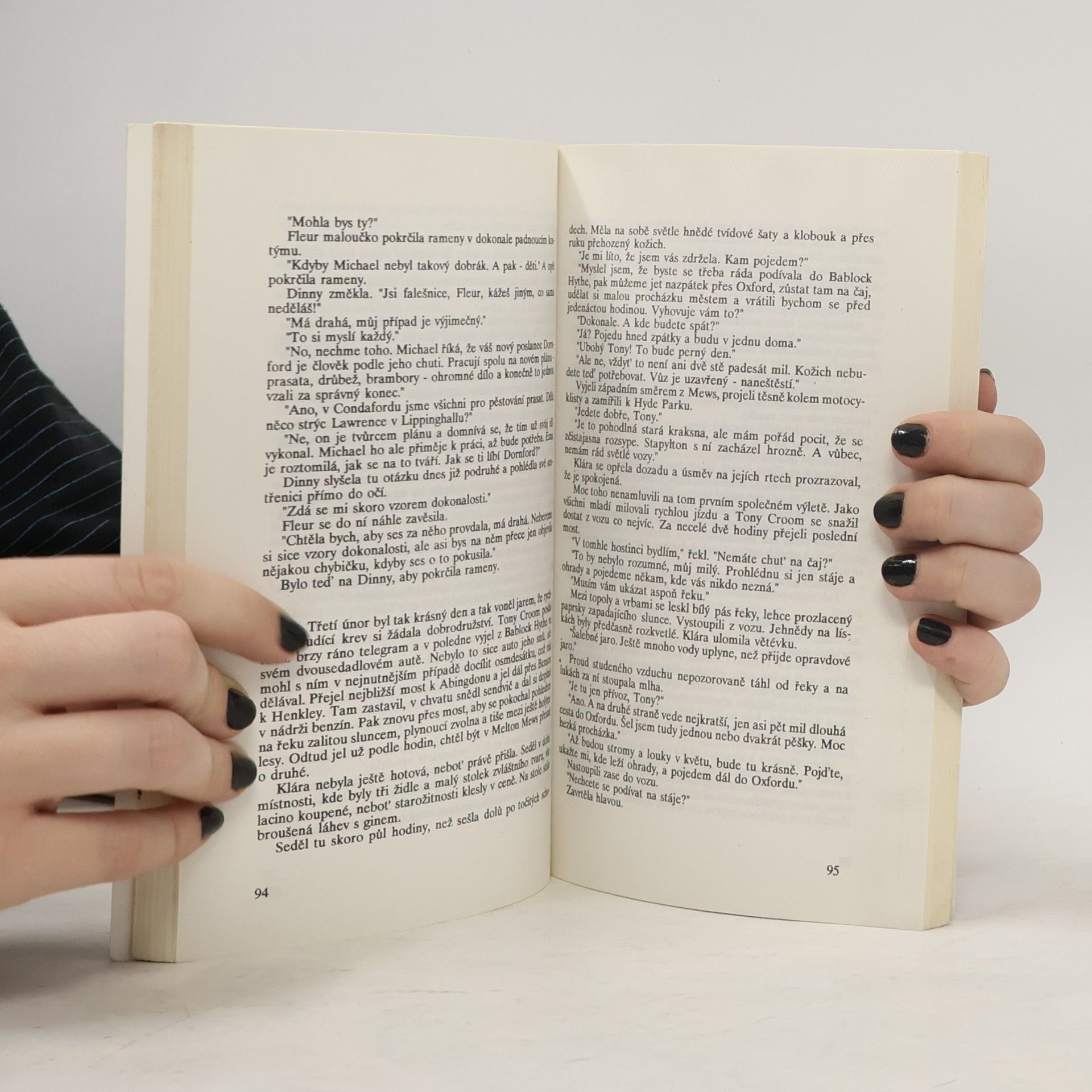 John Galsworthy Sága rodu Forsytů : Napříč proudem