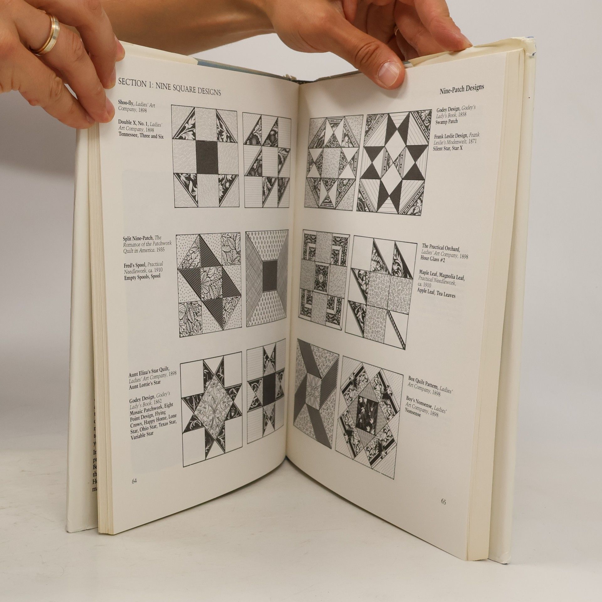 Jinny Beyer The Quilter's Album of Blocks & Borders