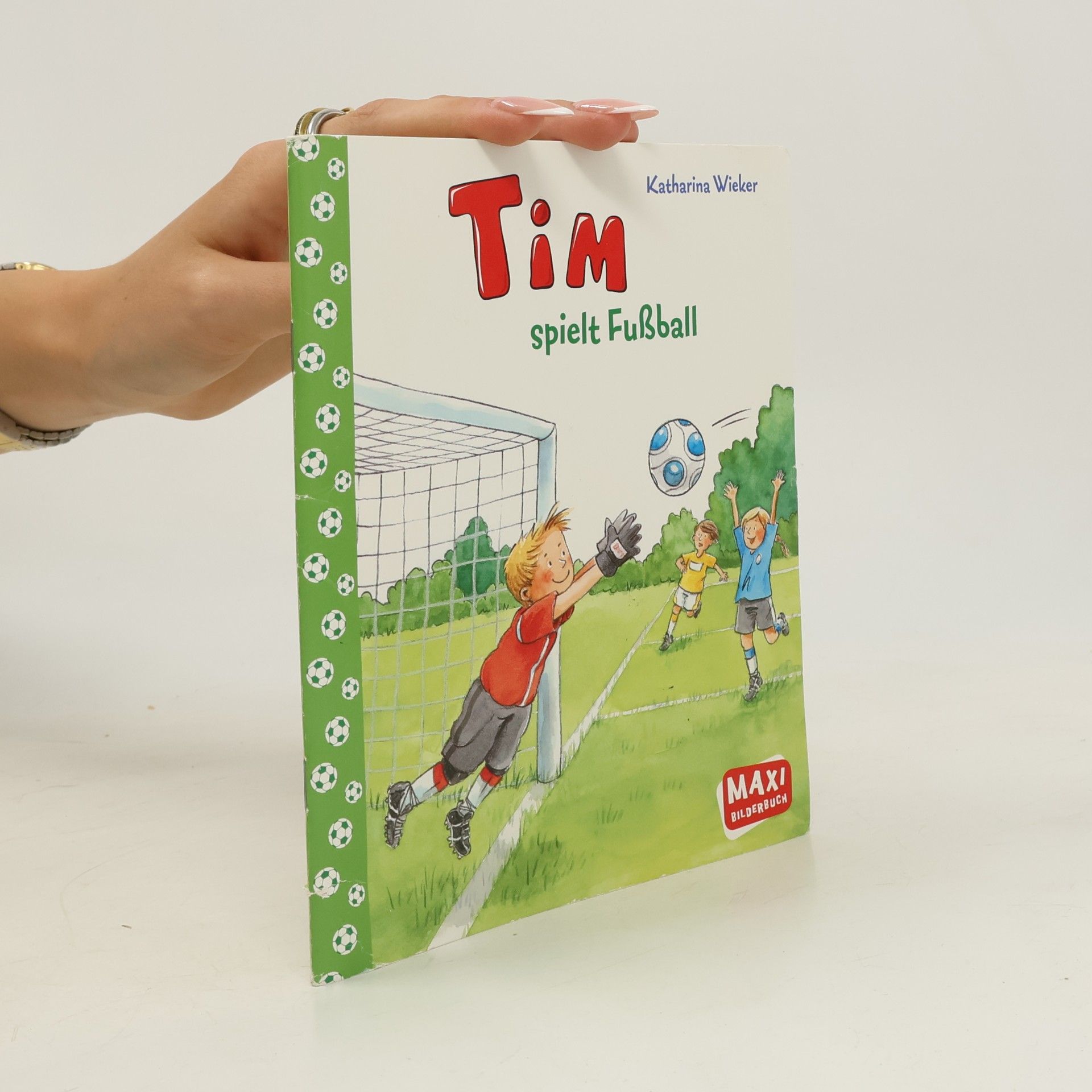 Katharina Wieker Tim spielt Fußball