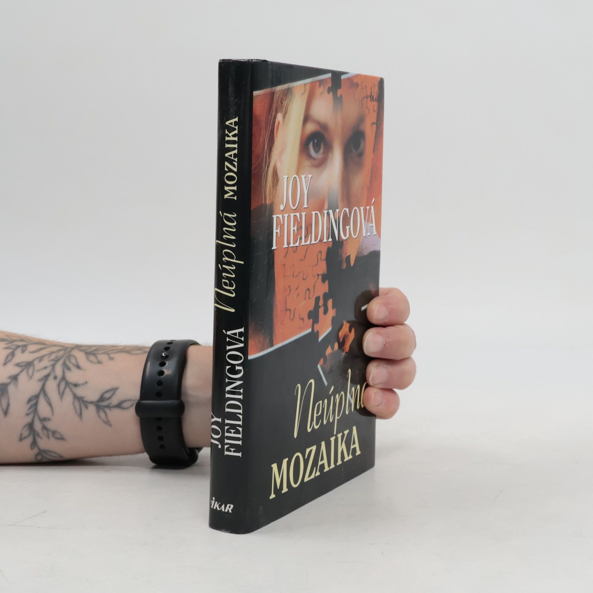 Joy Fielding Neúplná mozaika