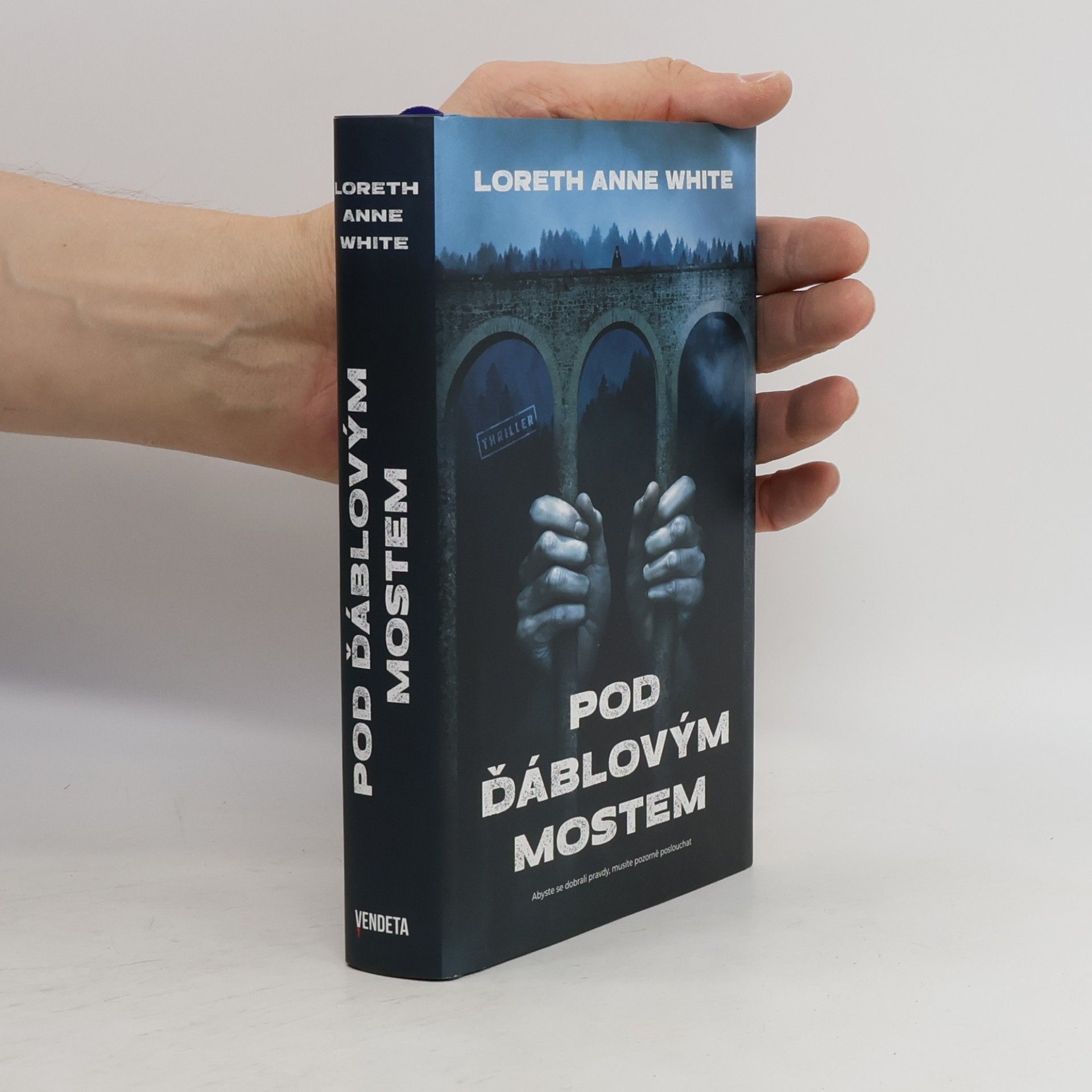 Loreth Anne White Pod ďáblovým mostem