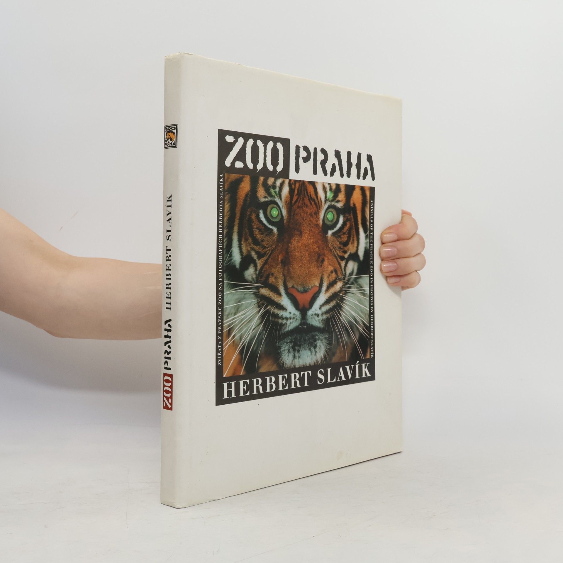Romana Anděrová ZOO Praha : zvířata z pražské ZOO na fotografiích Herberta Slavíka