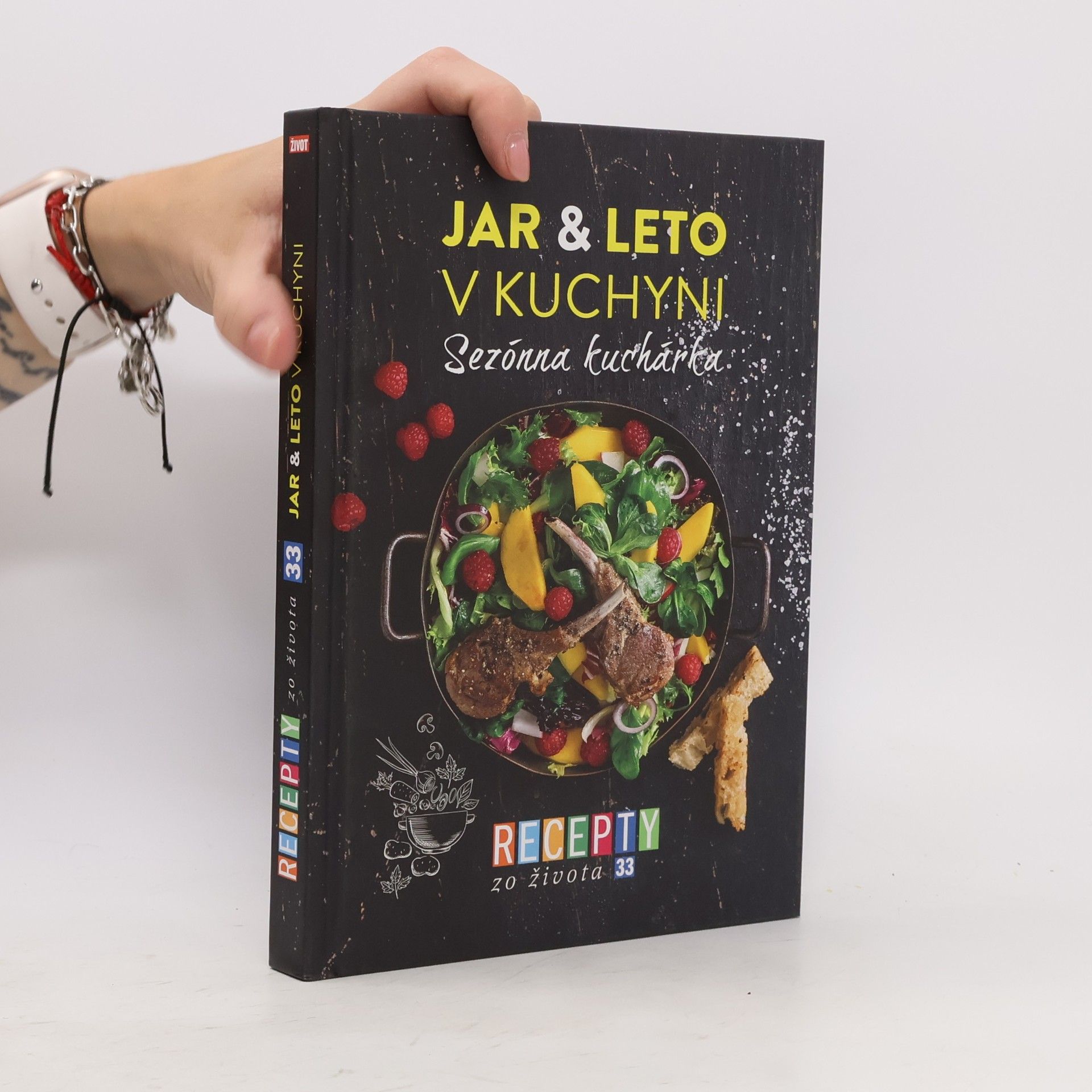 Kolektív autorov Jar & leto v kuchyni : Sezónna kuchařka. Recepty zo života 33