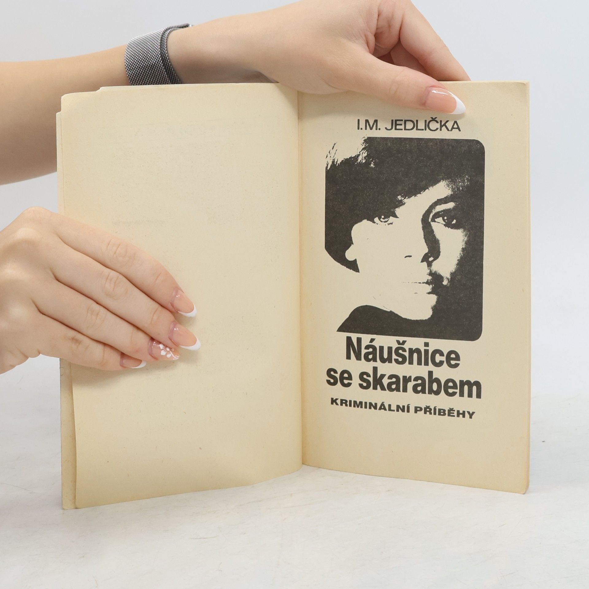 Ivan Milan Jedlička Náušnice se skarabem