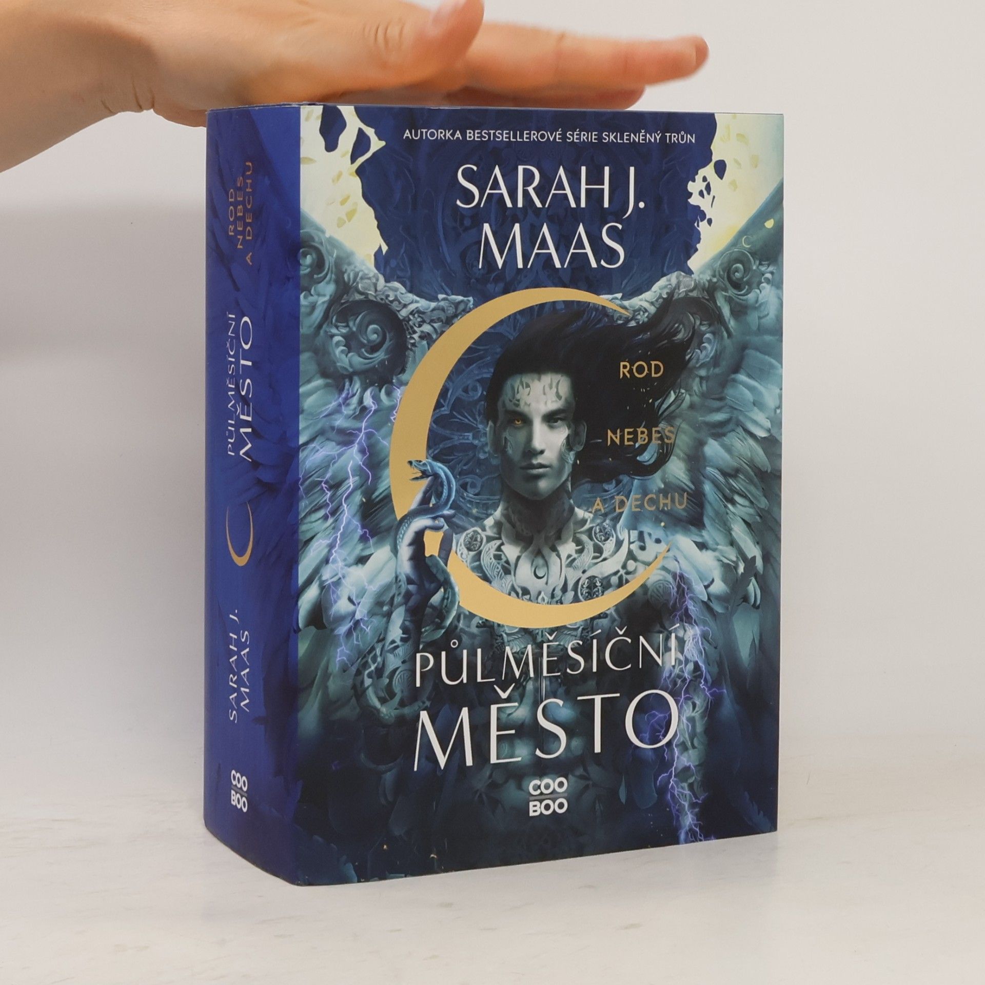 Sarah J. Maas Půlměsíční město. Rod nebes a dechu