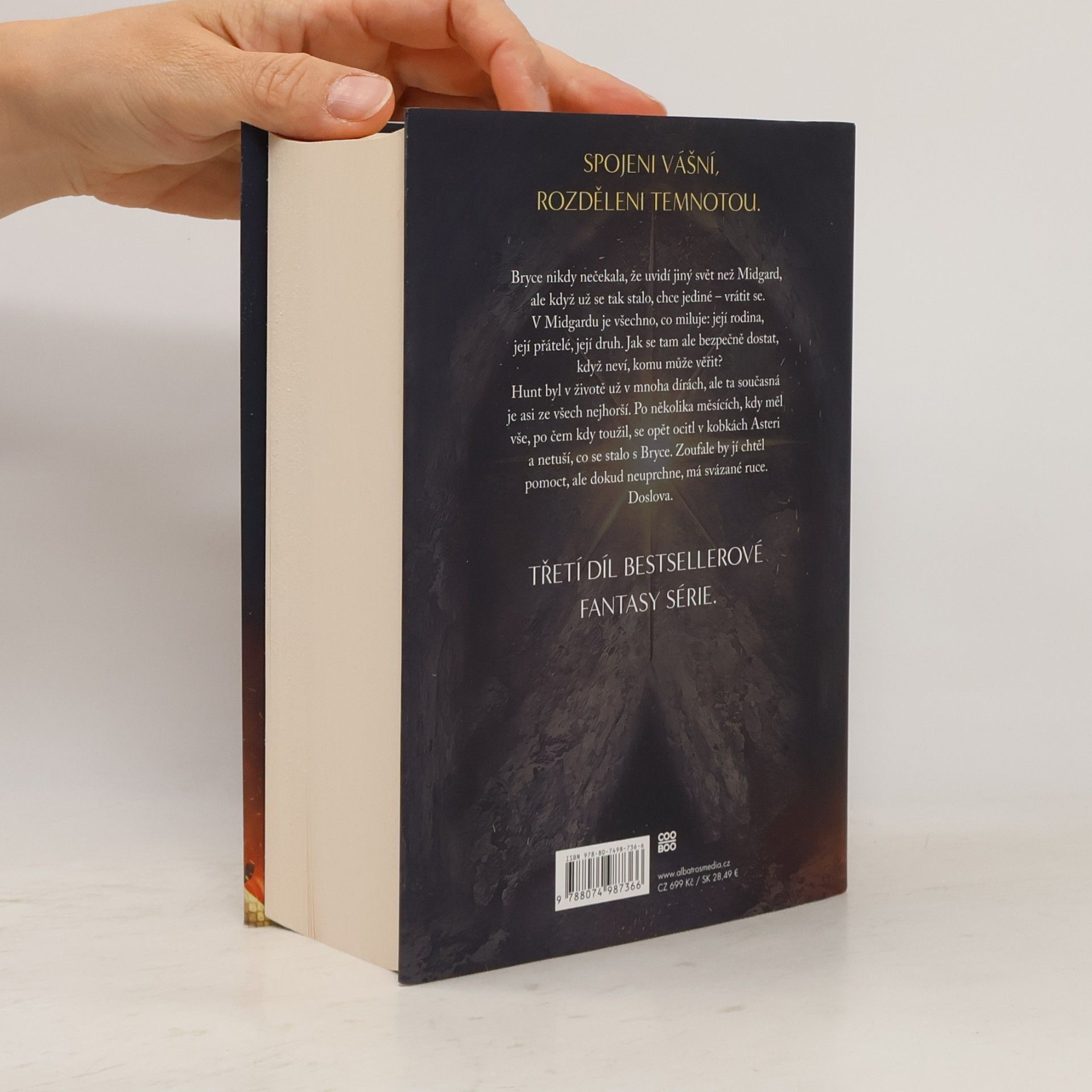 Sarah J. Maas Půlměsíční město. Rod plamene a stínu