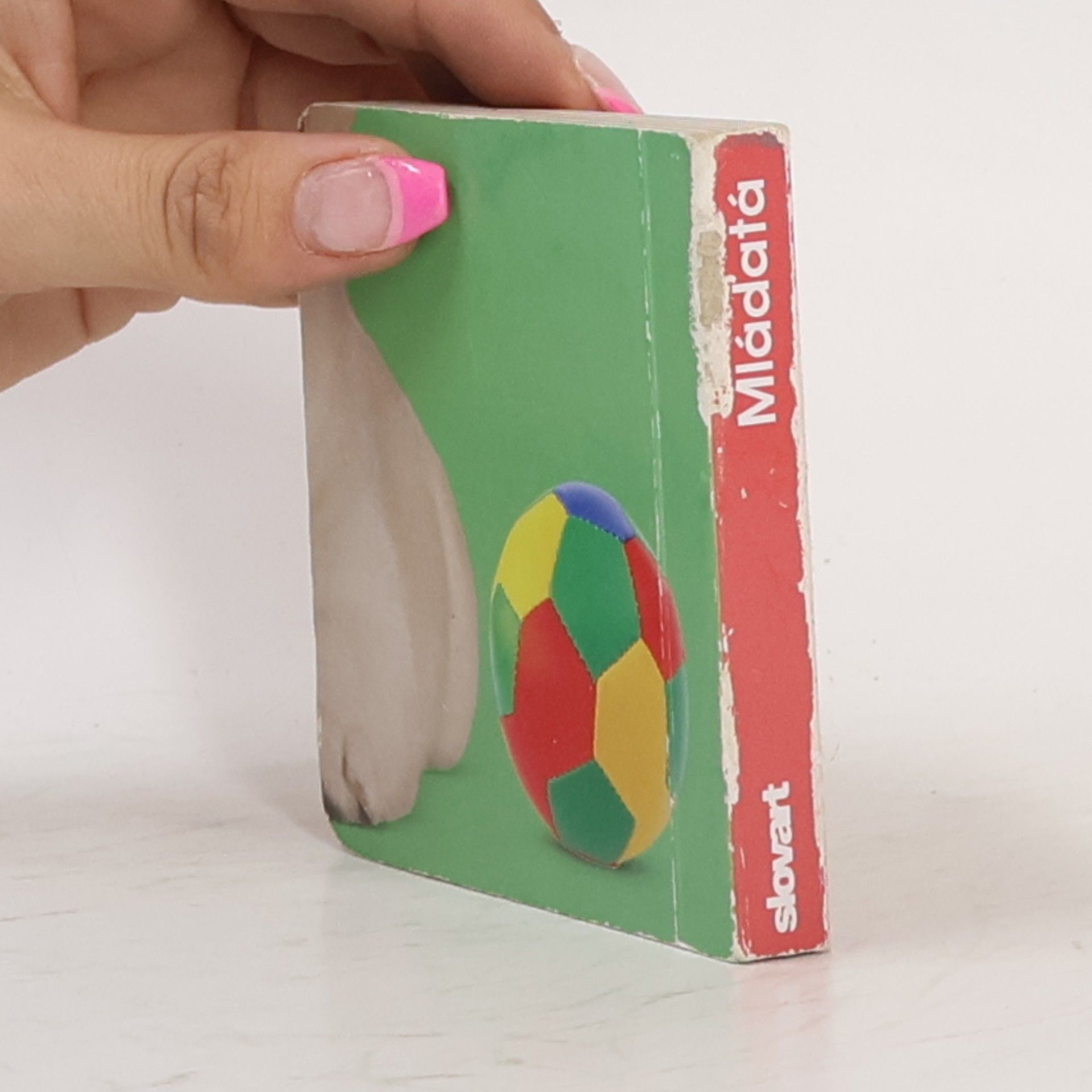 AA.VV. Mláďatá
