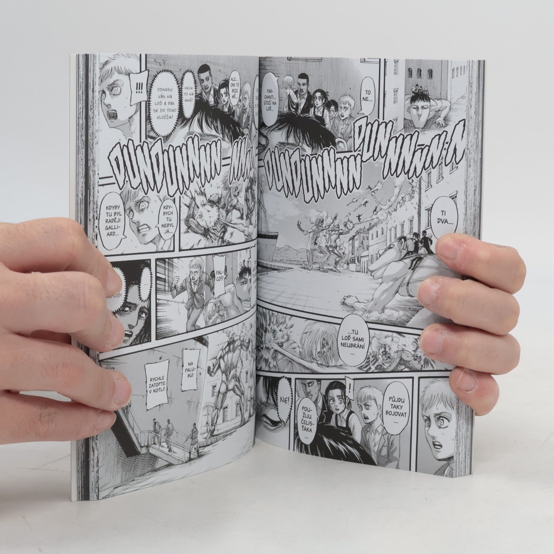 Hajime Isayama Útok titánů. 32